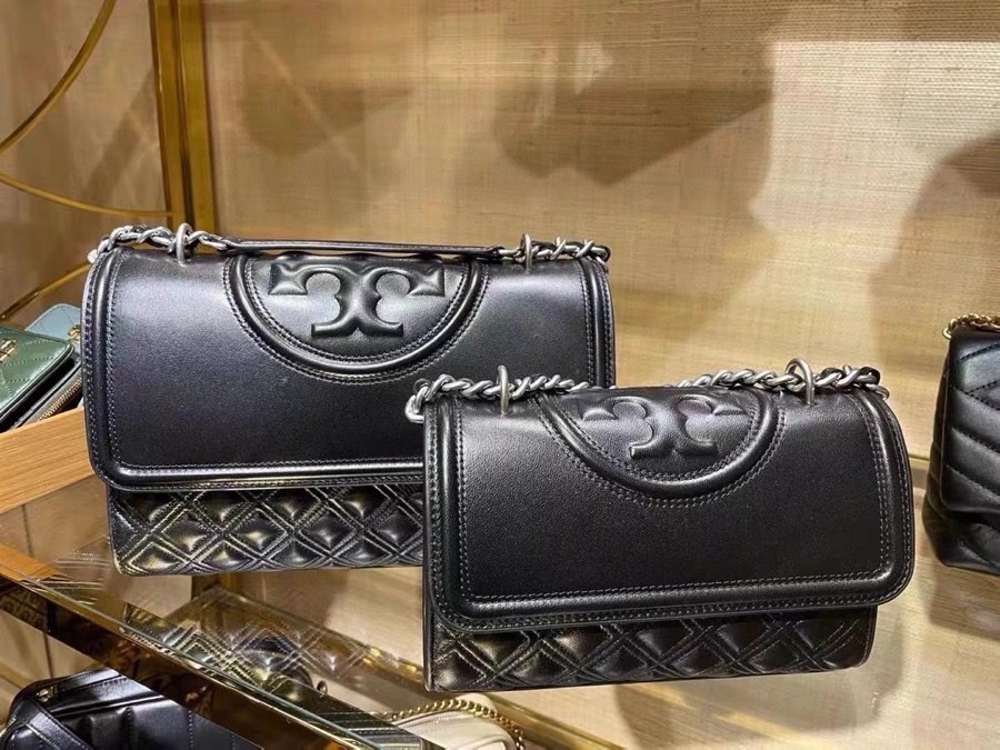 Tory Burch ～ 银色五金 FLEMING 75576小号羊皮斜挎包 最新羊皮流苏菱格包 简约包型