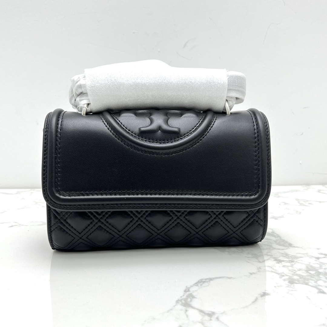 Tory Burch ～ 银色五金 FLEMING 75576小号羊皮斜挎包 最新羊皮流苏菱格包 简约包型