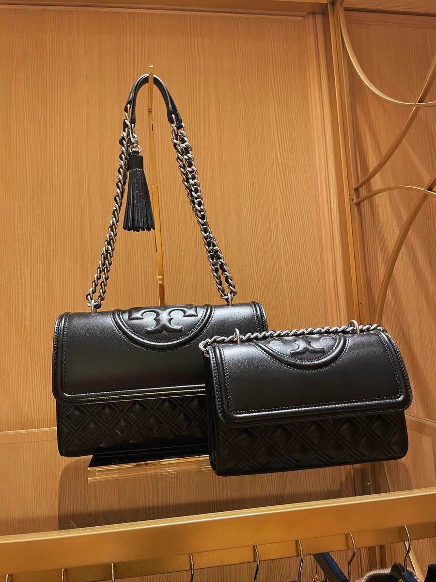 Tory Burch ～ 银色五金 FLEMING 75576小号羊皮斜挎包 最新羊皮流苏菱格包 简约包型