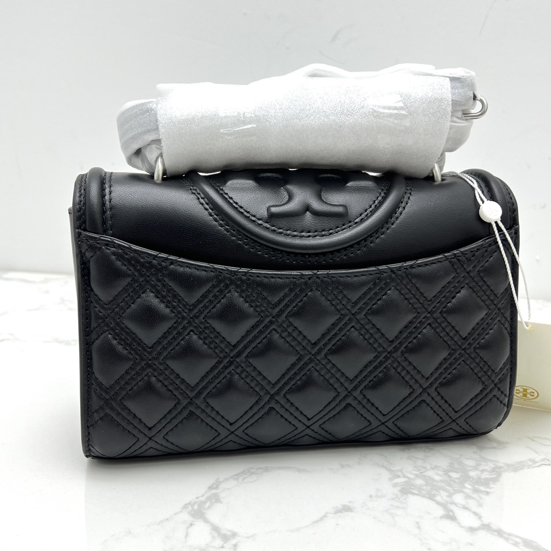 Tory Burch ～ 银色五金 FLEMING 75576小号羊皮斜挎包 最新羊皮流苏菱格包 简约包型