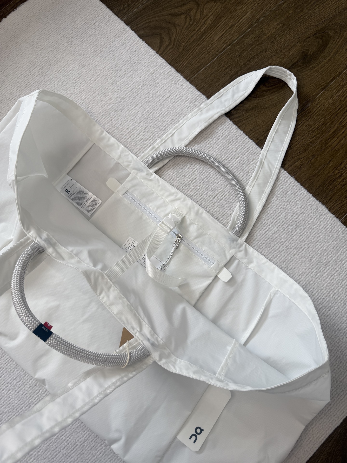 NO:894673,Built-in zipper pocket!  It also has a shoulder strap and can be used as a shoulder or hand carry!  , bags      trendy department store19860909内置拉链口袋！并设有肩带 可单肩手提两用！,箱包  ,accessory