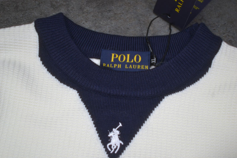 💰105
POLO/拉夫劳伦25年冬季新款拼色领刺绣战马经典毛衣袖杠条。此设计兼顾风度与温度：套头舒适针织衫更能灵活调节下摆围度，拼色领. 电脑提花杠条 舒适，简单操作，即刻变换穿搭形态，满足多种场合与个性化需求，让每一处细节都经得起推敲。
颜色：藏青色 白色 卡其色 黑色
尺码：M-3xl
M肩宽45胸围100衣长67袖长59 100-115斤
L肩宽47胸围104衣长69袖长60  120-130斤
xl肩宽49胸围108衣长71袖长61  135-145斤
2xl肩宽51胸围112衣长73袖长62  150-160斤
3xl肩宽53胸围116衣长74袖长63  165-180斤