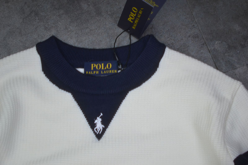 💰105
POLO/拉夫劳伦25年冬季新款拼色领刺绣战马经典毛衣袖杠条。此设计兼顾风度与温度：套头舒适针织衫更能灵活调节下摆围度，拼色领. 电脑提花杠条 舒适，简单操作，即刻变换穿搭形态，满足多种场合与个性化需求，让每一处细节都经得起推敲。
颜色：藏青色 白色 卡其色 黑色
尺码：M-3xl
M肩宽45胸围100衣长67袖长59 100-115斤
L肩宽47胸围104衣长69袖长60  120-130斤
xl肩宽49胸围108衣长71袖长61  135-145斤
2xl肩宽51胸围112衣长73袖长62  150-160斤
3xl肩宽53胸围116衣长74袖长63  165-180斤