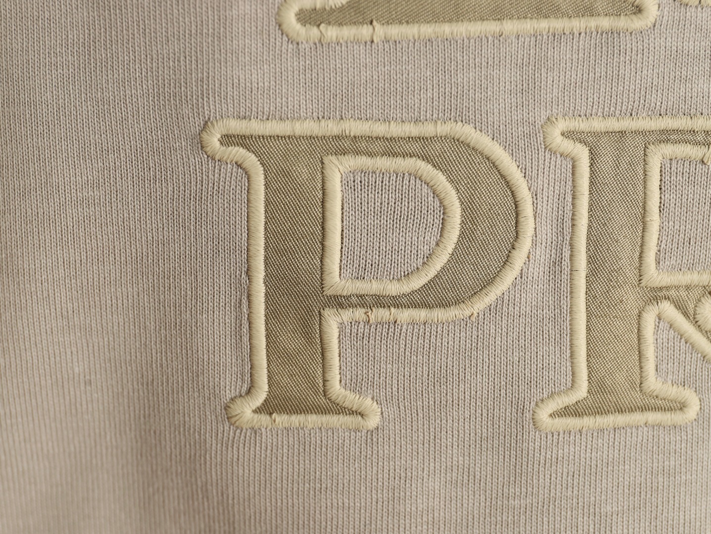 Prada 普拉达 皇冠字母 短袖T恤