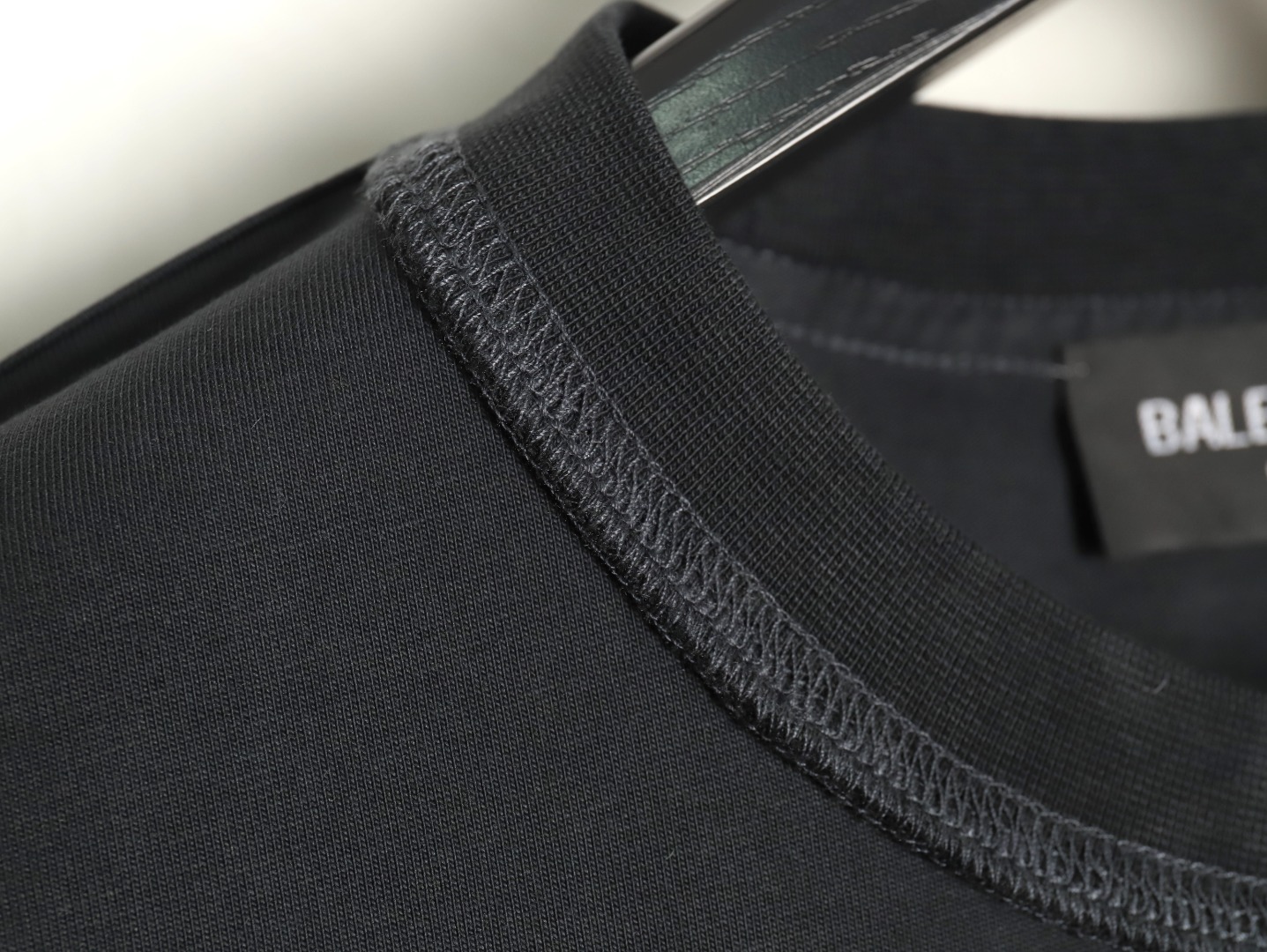 Balenciaga 巴黎世家 反车缝线设计密集英文字母 短袖 小英文排列前后面互应印花短袖t恤