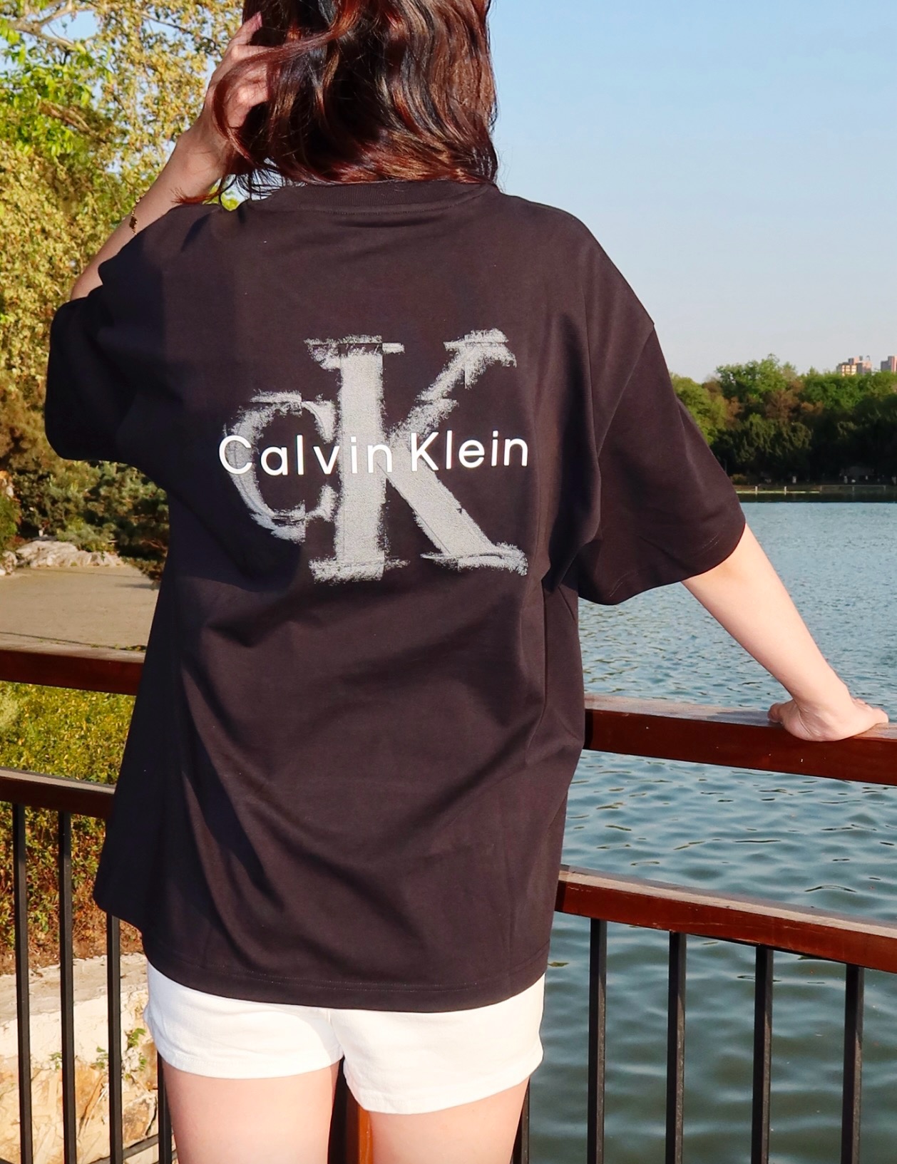 Calvin Klein 25SS CK小刺绣背后喷墨短袖T恤 上身效果#