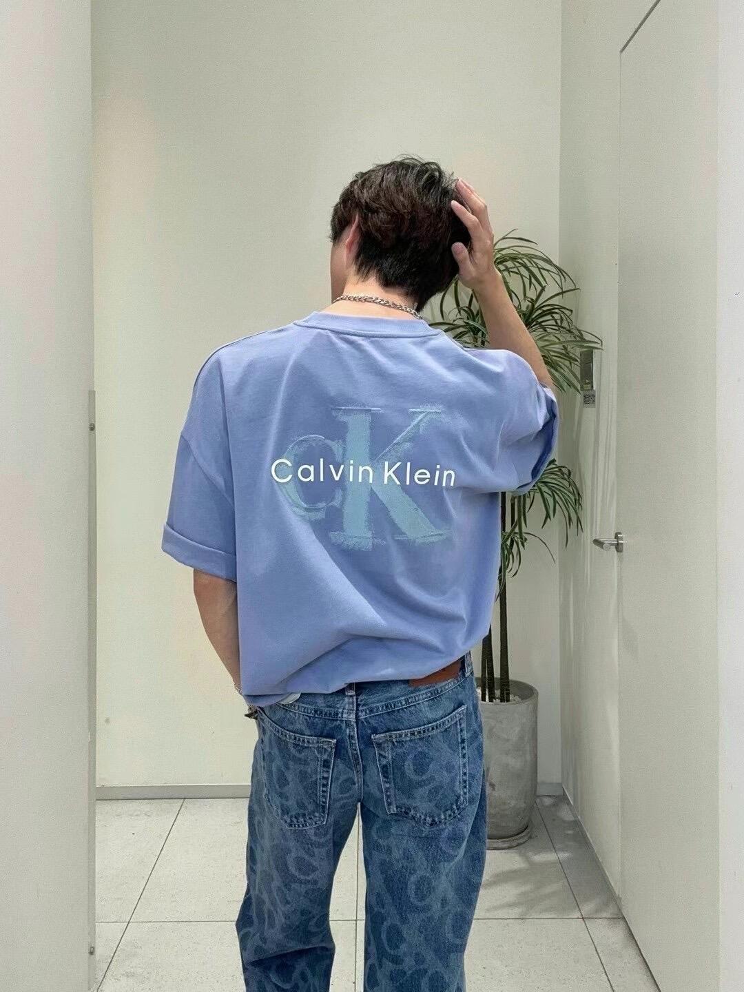 Calvin Klein 25SS CK小刺绣背后喷墨短袖T恤 上身效果#