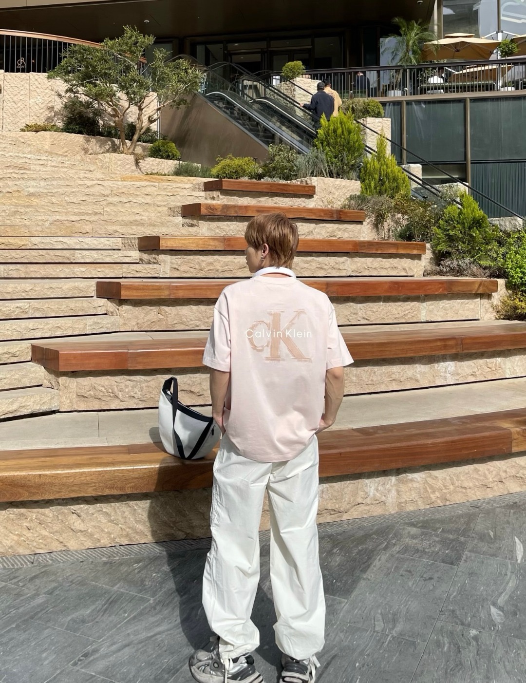 Calvin Klein 25SS CK小刺绣背后喷墨短袖T恤 上身效果#