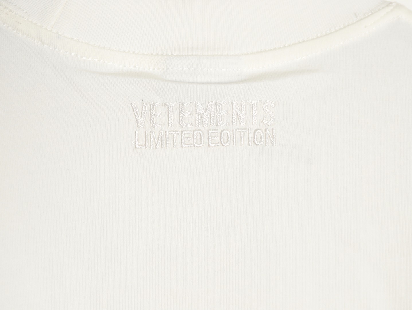 vetements 维特萌 徽标小logo标语印花短袖T恤-Chinese UA Cheap High Quatity Brand Clothes Bags handbags Sneakers wholesale wholesaler seller from China Factory suppliers Fashion Clothing Shoes best Quality Beautiful Price vetements 维特萌 徽标小logo标语印花短袖T恤