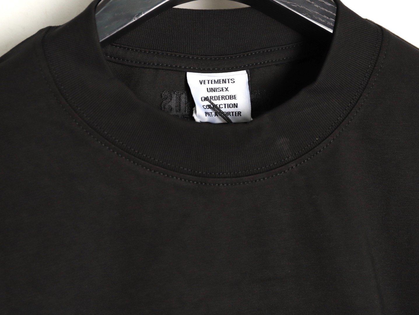 vetements 维特萌 草写标语logo字母刺绣短袖T恤-Chinese UA Cheap High Quatity Brand Clothes Bags handbags Sneakers wholesale wholesaler seller from China Factory suppliers Fashion Clothing Shoes best Quality Beautiful Price vetements 维特萌 草写标语logo字母刺绣短袖T恤