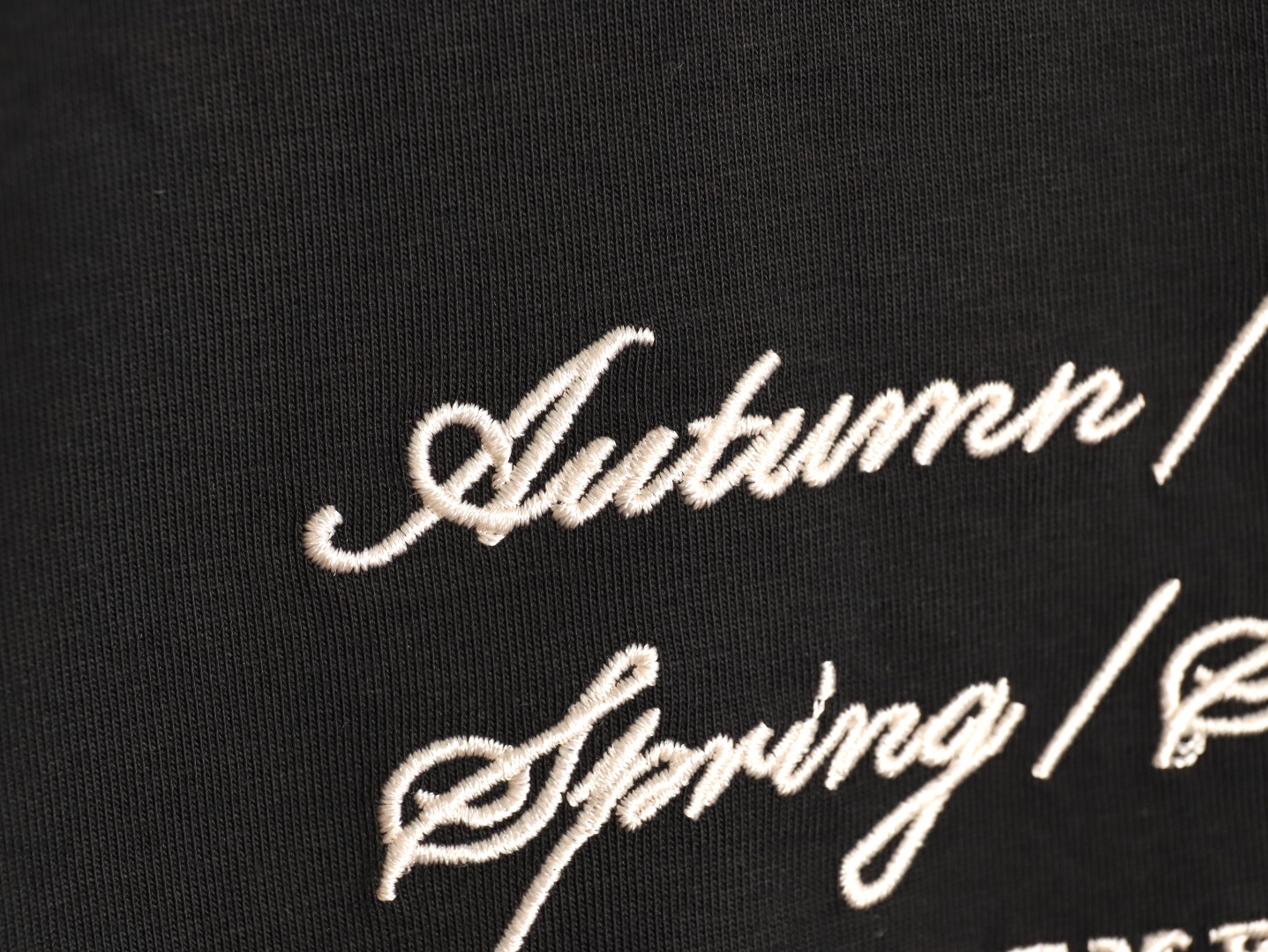 vetements 维特萌 草写标语logo字母刺绣短袖T恤-Chinese UA Cheap High Quatity Brand Clothes Bags handbags Sneakers wholesale wholesaler seller from China Factory suppliers Fashion Clothing Shoes best Quality Beautiful Price vetements 维特萌 草写标语logo字母刺绣短袖T恤