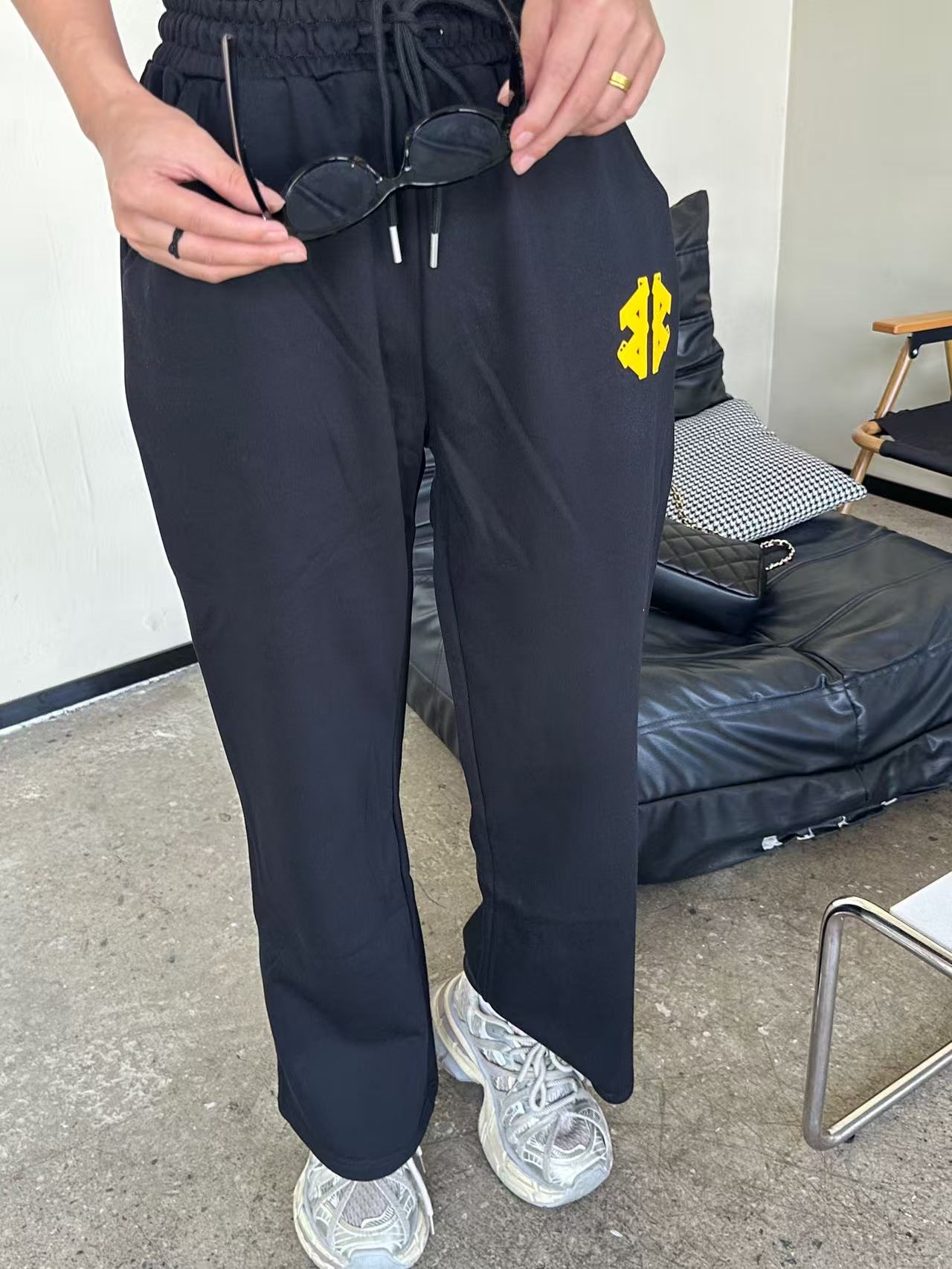 Balenciaga 巴黎世家 25FW 美纹纸胶带长裤 上身效果#