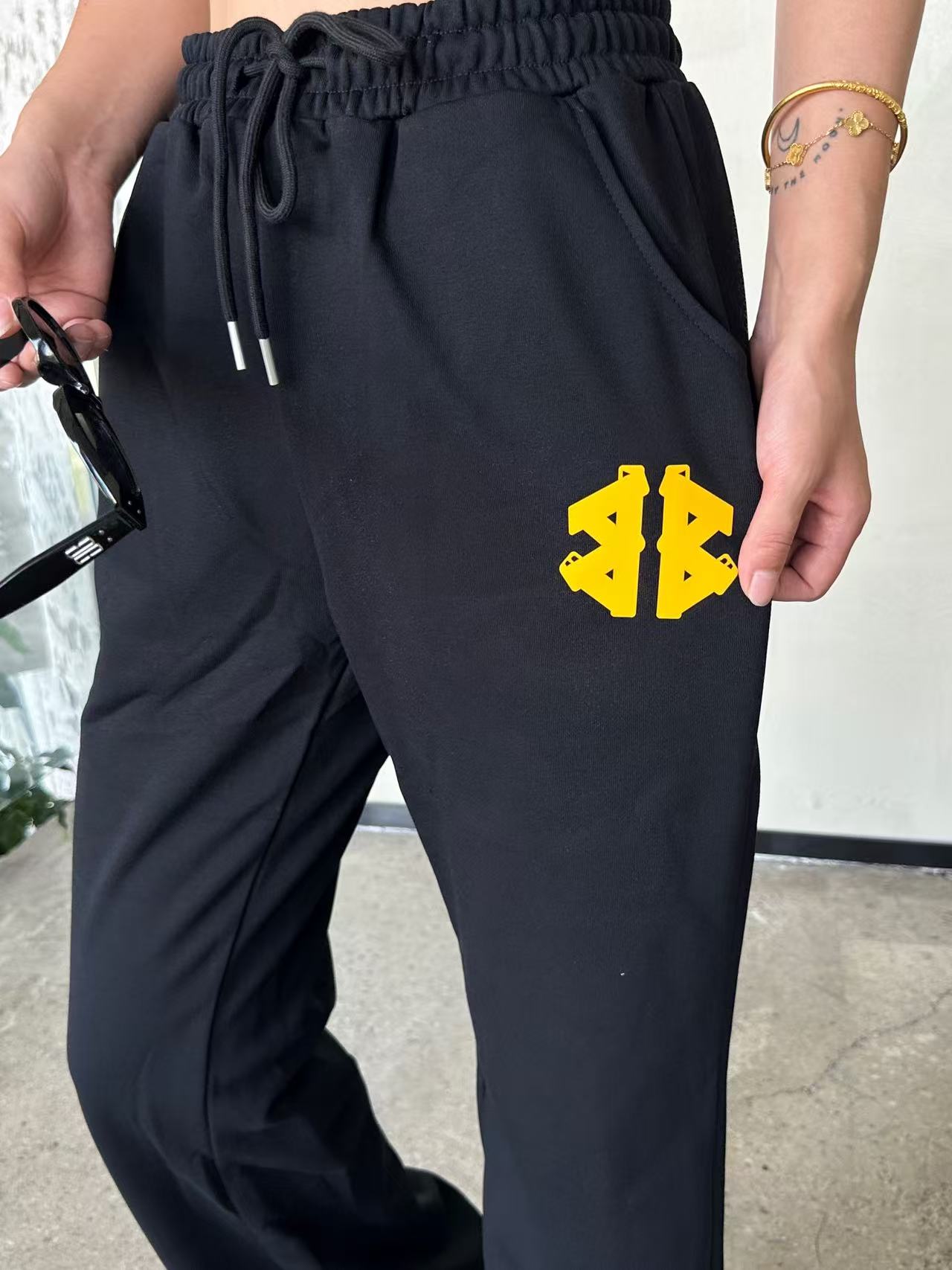 Balenciaga 巴黎世家 25FW 美纹纸胶带长裤 上身效果#