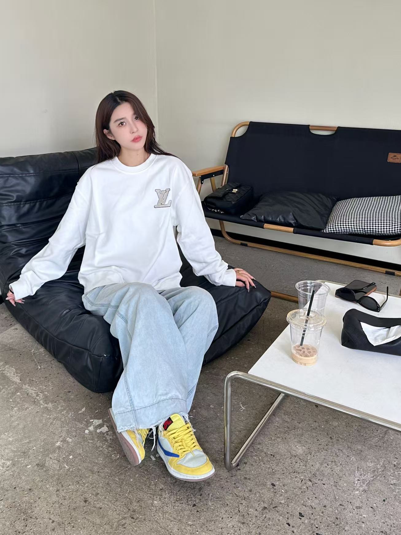 Louis Vuitton 路易威登 LV 25FW 牙刷绣小标圆领卫衣 上身效果#