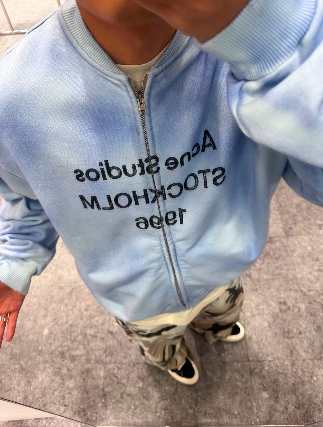 Acne Studios 25FW 1996喷墨拉链棒球服外套 上身效果#