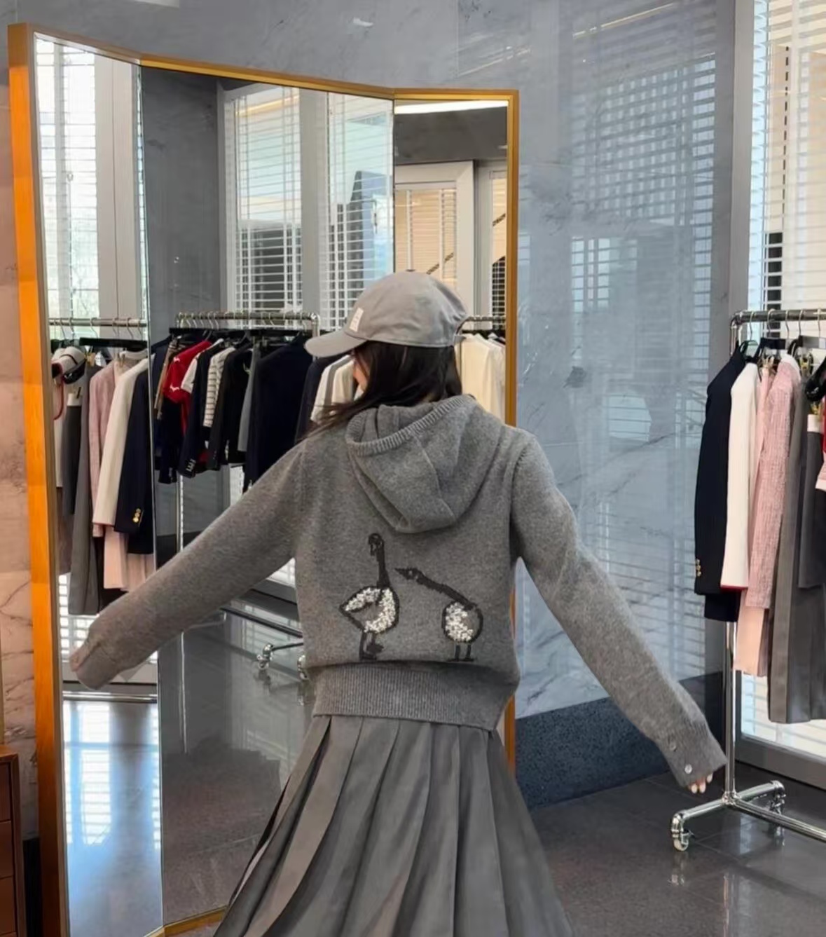 THOM BROWNE 汤姆布朗 TB 25FW 大鹅羊毛连帽外套 上身效果 #