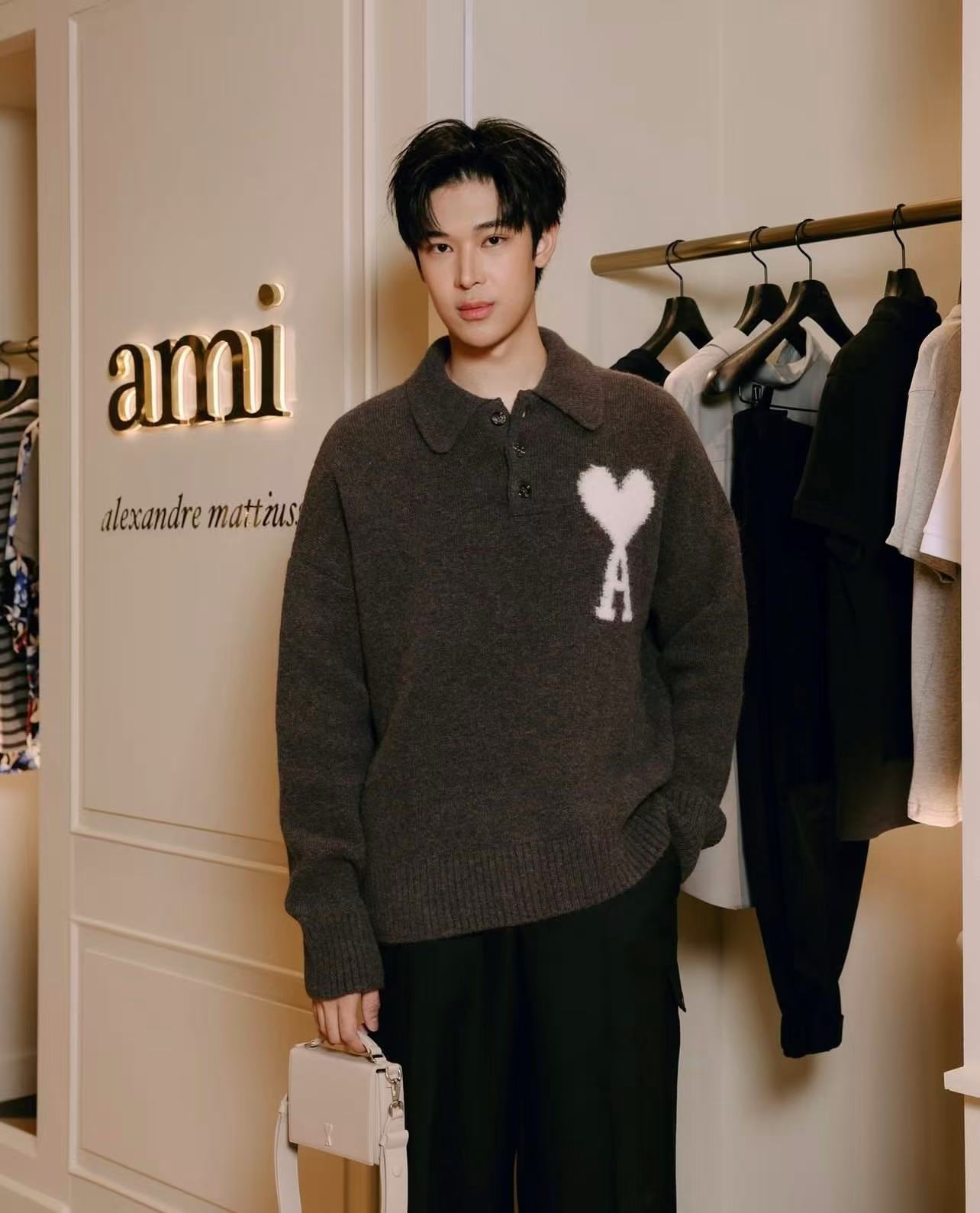 AMI PARIS 爱心图案休闲针织POLO云朵毛衣 上身效果#