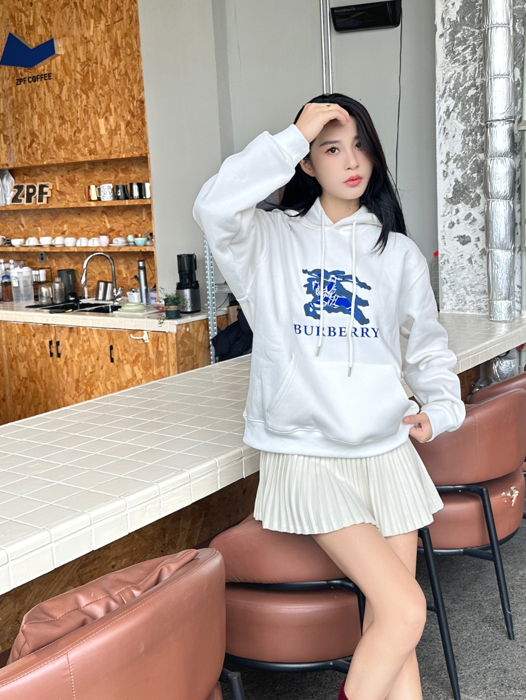 Burberry 巴宝莉 25FW 描边战马帽衫
上身效果#