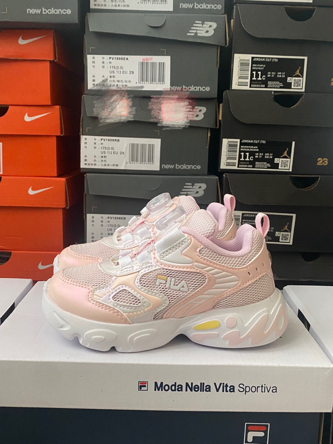 图片[8]-活动尺码：26-37码 好看，这两个字我已经说腻啦 独特的旋转纽扣设计，让宝贝轻松调节鞋带松紧，穿搭更自如😍无论宝贝是喜欢简约风格还是追求个性表达，这款老爹鞋都能满足宝贝的需求🤩-选品中心