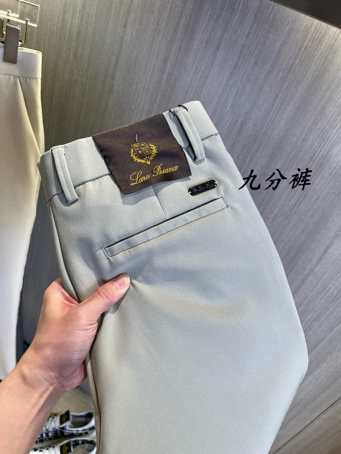 NO:912587,LP Nuoyou Piana Casual pants and trousers [nine-point pants] 2026 spring and summer new style Special fabric for advanced custom trousers Customized original hardware Made with heavy craftsmanship Fine lathe wiring Customized fabric Soft and comfortable with significant texture Exquisite accessories The upper body effect is great Complete three standards Standard sizes 28-38 (no 35), shipped next day, loro piana,19860909LP诺悠翩雅 休闲裤 西裤【九分裤】2026春夏新款 高级定制裤子专用面料 定制原版五金 重工工艺打造 车工走线精细 定制面料 柔软舒适 质感显著 辅料精美 上身效果超赞 三标齐全 标准尺码28-38（无35）,隔天出货,,loro piana,,Men's clothing