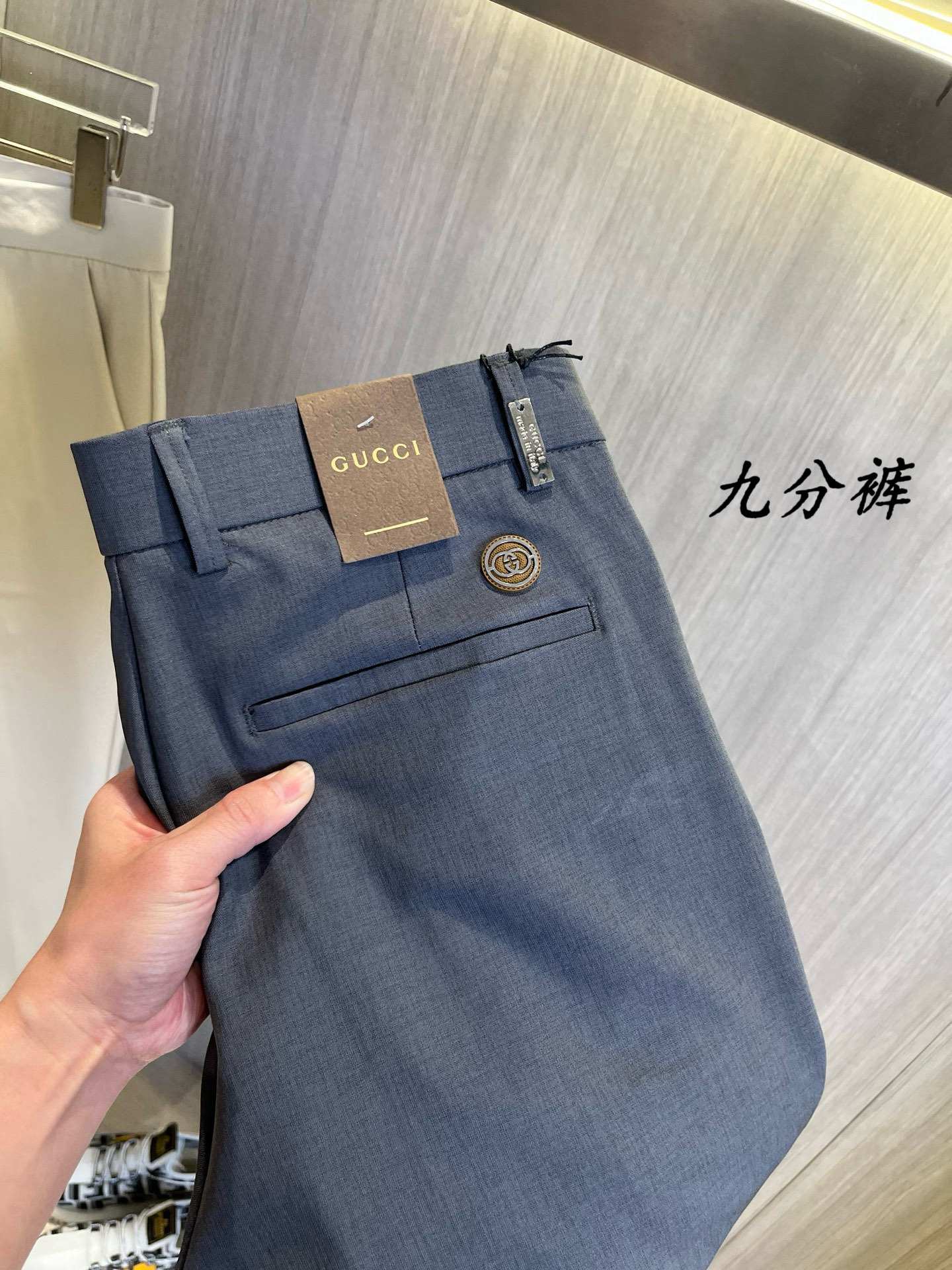 NO:912591,GUCCI casual pants, trousers [nine-point pants] 2026 spring and summer new style, special fabric for advanced custom pants, customized original hardware, heavy craftsmanship, fine lathe wiring, customized fabric, soft and comfortable, significant texture, exquisite accessories, great upper body effect, complete three standards, standard size 28-38 (no 35), next day shipping,,gucci,19860909GUCCI古奇 休闲裤 西裤【九分裤】2026春夏新款 高级定制裤子专用面料 定制原版五金 重工工艺打造 车工走线精细 定制面料 柔软舒适 质感显著 辅料精美 上身效果超赞 三标齐全 标准尺码28-38（无35）,隔天出货,,gucci,,Men's clothing