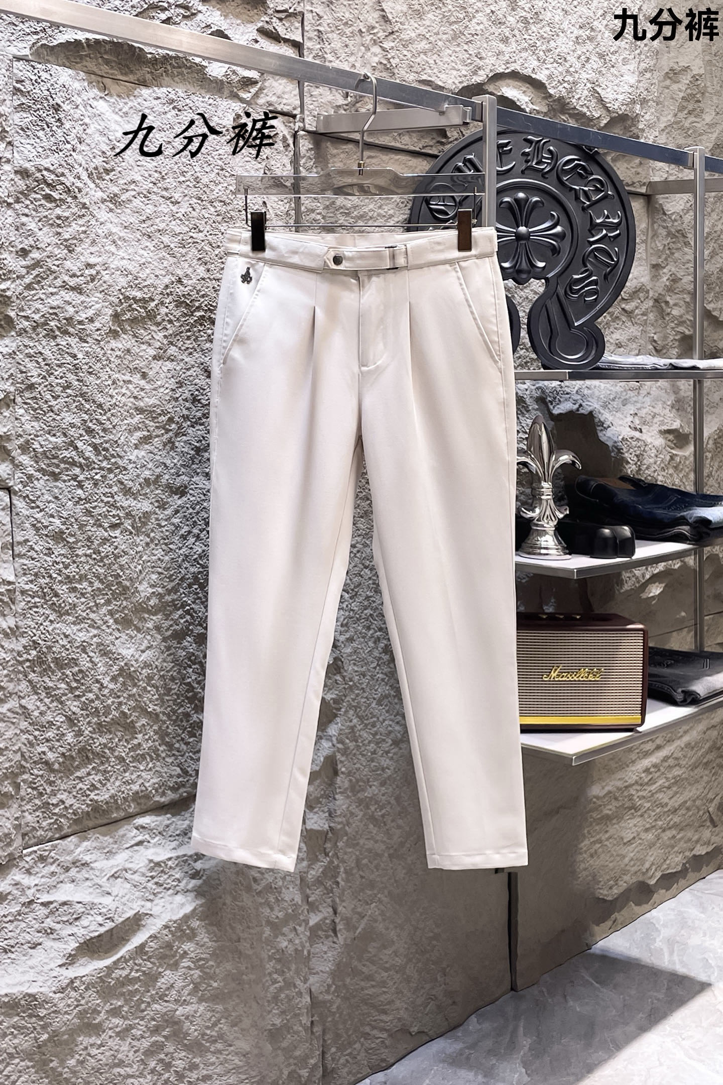 NO:937852,PRADA Casual pants, trousers [nine-point pants] 2026 SS spring and summer new style, special fabric for advanced custom pants, customized original hardware, heavy craftsmanship, fine lathe wiring, customized fabric, soft and comfortable, significant texture, exquisite accessories, great upper body effect, complete three standards, standard size 29-38 (no 35), next day shipping, prada, prada,19860909PRADA普拉达 休闲裤 西裤【九分裤】2026SS春夏新款 高级定制裤子专用面料 定制原版五金 重工工艺打造 车工走线精细 定制面料 柔软舒适 质感显著 辅料精美 上身效果超赞 三标齐全 标准尺码29-38（无35）,隔天出货,,prada,prada,,Men's clothing