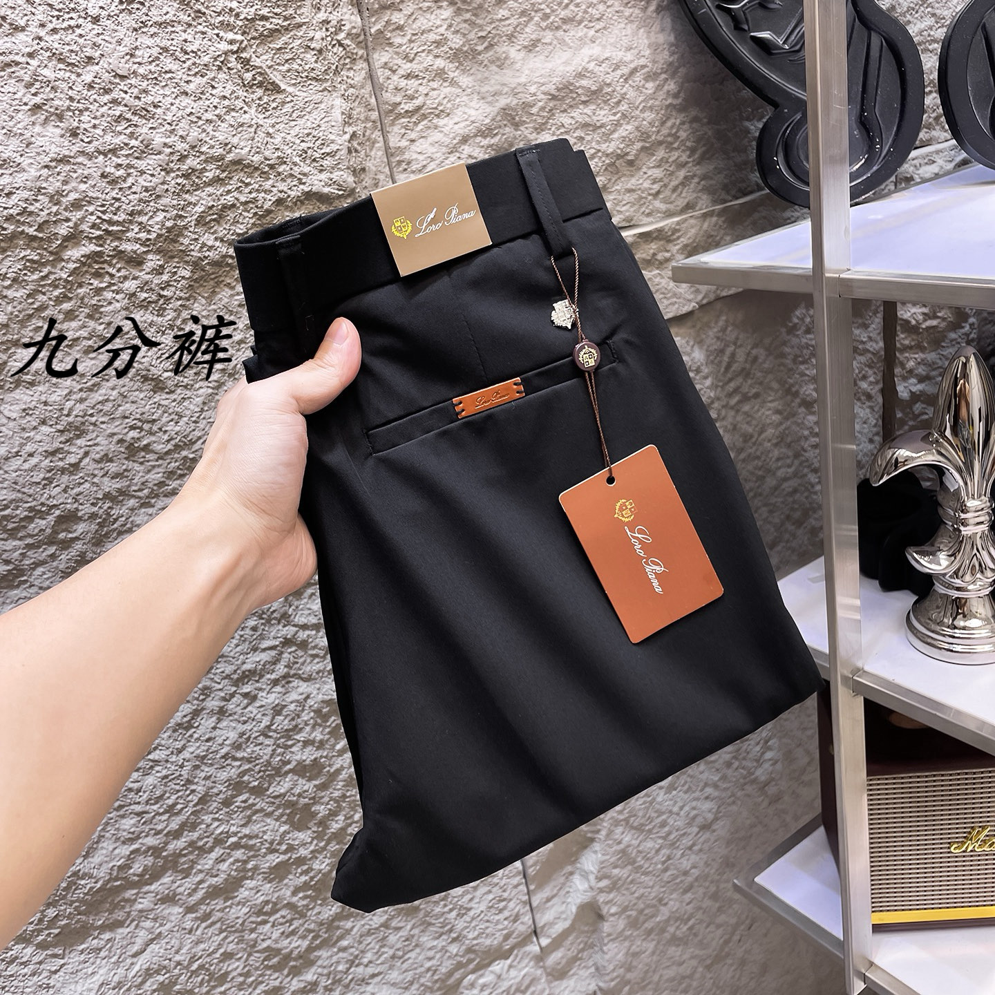NO:877664,LP Nuoyou Piana Casual pants and trousers [nine-point pants] 2026SS spring and summer new style Special fabric for advanced custom pants Customized original hardware Made with heavy craftsmanship Fine lathe wiring Customized fabric Soft and comfortable with significant texture Exquisite accessories The upper body effect is great Three standards are complete Standard sizes 29-38 (no 35), shipped next day, loro piana,19860909LP诺悠翩雅 休闲裤 西裤【九分裤】2026SS春夏新款 高级定制裤子专用面料 定制原版五金 重工工艺打造 车工走线精细 定制面料 柔软舒适 质感显著 辅料精美 上身效果超赞 三标齐全 标准尺码29-38（无35）,隔天出货,,loro piana,,Men's clothing