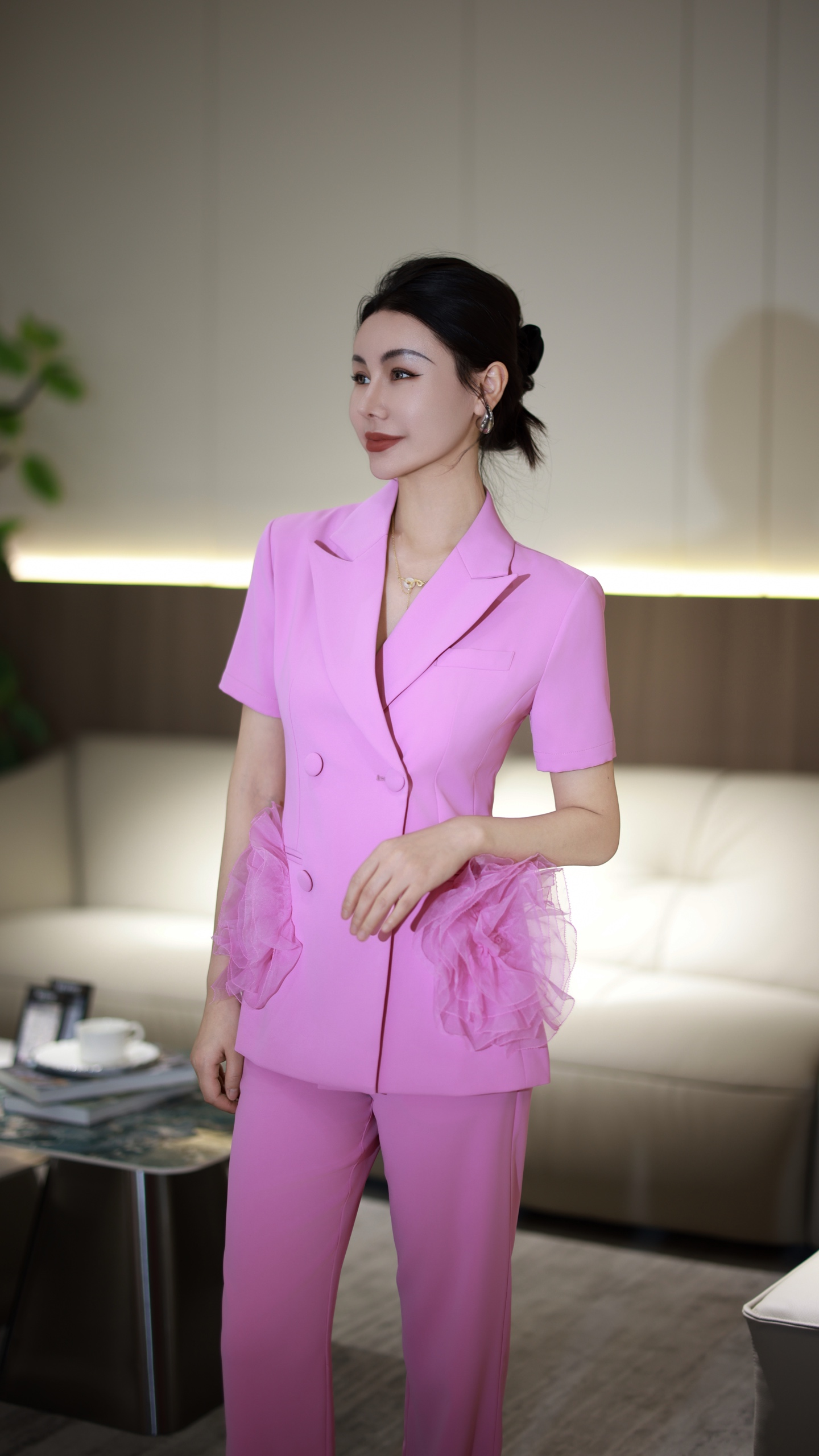 P759 SUPPORT FOR EXCHANGE, HIGH-QUALITY WOMEN’S SUIT, PACKAGED V HOME. IT’S AN ORIGINAL DESIGN
