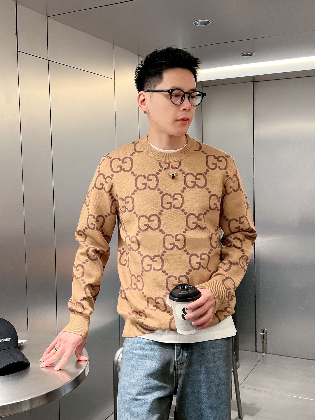 NO:537198,The latest and most top wool knitted sweater, exquisite color combination and new trendy pullover, the top quality counter is on sale, top production crafts imported fabrics, unique design of the counter, using imported high-end custom imported silk thread feels first-class!  Official website for sale. Number of codes: M L XL XXL XXXL,,alexander wang19860909最新最顶级羊毛针织衫,精致配色融合新款潮套头衫,最顶级的品质专柜在售,顶级制作工艺进口面料,专柜款独特设计,采用进口高端订制进口丝线手感一流！官网在售. 码数: M L XL XXL XXXL,,alexander wang,Men's clothing