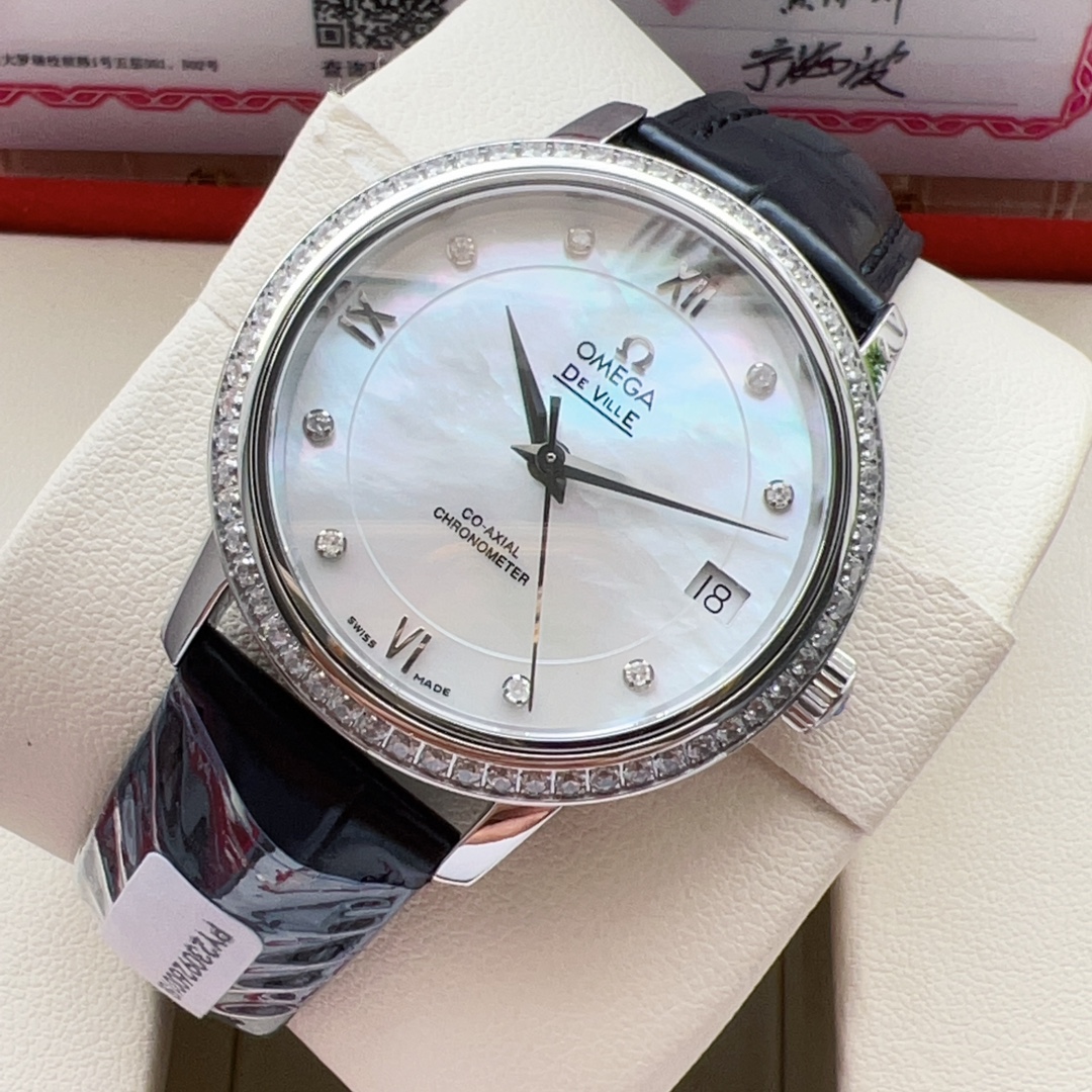 NO:586166,[3s new product debut] Omega Omega Diefei series watches!  Customized version of 'American crocodile leather' strap model (professional customization of counter-quality American crocodile leather) 1 Diameter 32.7MM, the same size as the original!  2 Low-key and unpretentious, yet delicate and attractive, the Roman rose gold nailed mother-of-pearl dial is luxurious, eye-catching and unique, with 12, 2, 4, 8 and 10 rose gold Roman numerals, and 6 Vs natural diamonds inlaid with scales, making it hard to put it down!  It has attracted many loyal supporters. This series of watches has a simple style, elegant and gorgeous appearance, highlighting the eye-catching and timeless beauty. 3. Equipped with imported customized fully automatic mechanical movement, it is super durable and stable!  4. Use ultra-clear and wear-resistant sapphire crystal scratch-resistant glass to provide comprehensive protection!  5316L high-density stainless steel case ring and strap are wear-resistant and scratch-resistant. 6 three-code in-one hangtag, warranty card, and bottom case code, one-to-one correspondence!  Each diamond watch is equipped with a certificate issued by China's GTC authoritative certification agency to ensure that each one is a real diamond. The test number of each certificate is a unique number and there is no duplication. Scan the official website of the agency to check!  This model is the most meaningful mechanical watch!  By swinging your wrist, the movement weight can automatically rotate to obtain kinetic energy for automatic winding of the movement. The balance wheel of the movement affects your heart and runs synchronously like a heartbeat!  This is a masterpiece of craftsmanship that can be called the 'goddess's soul jewelry'. All cousins ​​are welcome to taste it!  ,,omega,crocodile skin19860909【3s新品首发】欧米茄omega蝶飞系列腕表！定制版“美洲鳄鱼皮”表带款（专业定制专柜品质的美洲鳄鱼皮） 1直径32.7MM,跟正品一致的尺寸！ 2低调朴实无华,却又细腻耐看,罗马玫瑰金字钉彩云贝母表盘,奢华醒目独特12 2 4 8 10位置玫瑰金罗马数字,6颗Vs天然真钻镶嵌刻度,让人爱不释手！吸引了众多忠实支持者.此系列表款风格简约,外观雅致华美,彰显着引人瞩目的隽永美感. 3搭配进口定制版全自动机械机芯,超级耐用稳定！ 4采用超清晰耐磨蓝宝石水晶防刮玻璃,提供周全保护！ 5316L高密度精钢表壳圈表带耐磨防刮. 6三码合一吊牌、保卡、底壳码,一一对应！每一支钻表都配有中国GTC权威认证机构出具的证书,确保每一颗都是真材实料真钻石,每一张证书的检测编号都是唯一编号,绝无重复,机构官方网站扫一扫查阅！此款是最富有内涵的机械表哦！通过手腕的摆动机芯摆砣就能自自动转动给机芯自动上链获取动能,机芯的摆轮犹如心跳一样牵动着你的心同步运行！此为称得上“女神的灵魂饰品” 匠心力作 欢迎各位表友品鉴！,,omega,crocodile skin,Watch