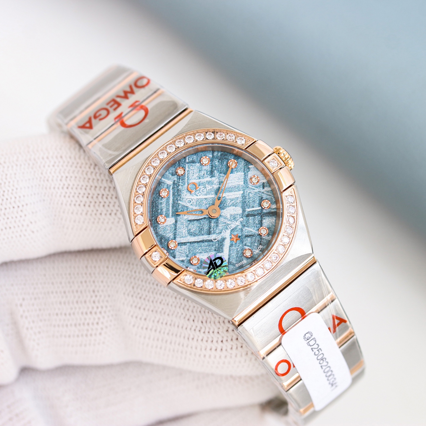 NO:391794,The highest version of the market, the heavyweight new Omega fifth-generation zodiac model, Omega advertising around the world, everyone must have seen the large screen of the subway, airport, and malls, and it has an invincible recognition. You can recognize it at a glance and you must have nothing wrong with buying it!  The large goods took a year and were finally shipped. The production process was extremely harsh and the quantity was limited!  The latest fifth-generation 28mm Omega Constellation Series, the heavyweight new Omega Constellation Real Diamond Model, the world's Omega advertising style, the subway, airport, and shopping mall large screens, more or less, everyone must have seen it, and it has an invincible recognition. I recognize it at a glance, and there is nothing wrong with buying it!  The large goods took a year and were finally shipped. The production process was extremely harsh and the quantity was limited!  The latest fifth-generation 28mm zodiac quartz watch in the Omega Constellation Series!  The Zodiac Series is the most classic one in the entire Omega series. The female Zodiac Sign is full of femininity after getting started!  After the new fifth-generation constellation is launched, all fourth-generation constellations will be withdrawn from the counter and will be suspended. Buy new ones and don’t buy old ones!  Compared with the old four-generation constellation, the new model is all upgraded on the dial, needle, bottom cover, strap, movement, and case!  The details of the upgrade will be explained one by one in the details pictures!  Equipped with imported movements, the previous generation of zodiac signs is constantly improved, the conformity between the case and the claws of the new generation of zodiac signs. The Roman scale method of the ring mouth and the restoration of the undercover observatory relief are comparable to the original version!  The dial uses first-class mother-of-pearl invincible shining with 12 brilliant-cut round diamonds, and the case is set with 12 VS1.4 South African natural diamonds. This data is a whole circle larger than the fourth generation. The diamond is big enough to flash!  GTC testing agency certificate is provided, and you will get ten thousand yuan if you fake it!  The exclusive integrated original version of the market!  The sandy finish of the strap and shell is the fine sanding effect that is consistent with the original version!  Constellation Quartz Watch!  The Zodiac Series is the most classic one in the entire Omega series. The female Zodiac Sign is full of femininity after getting started!  After the new fifth-generation constellation is launched, all fourth-generation constellations will be withdrawn from the counter and will be suspended. Buy new ones and don’t buy old ones!  Compared with the old four-generation constellation, the new model is all upgraded on the dial, needle, bottom cover, strap, movement, and case!  The details of the upgrade will be explained one by one in the details pictures!  Equipped with imported movements, the previous generation of zodiac signs is constantly improved, the conformity between the case and the claws of the new generation of zodiac signs. The Roman scale method of the ring mouth and the restoration of the undercover observatory relief are comparable to the original version!  The dial uses first-class mother-of-pearl invincible shining with 12 brilliant-cut round diamonds, and the case is set with 12 VS1.4 South African natural diamonds. This data is a whole circle larger than the fourth generation. The diamond is big enough to flash!  GTC testing agency certificate is provided, and you will get ten thousand yuan if you fake it!  The exclusive integrated original version of the market!  The sandy finish of the strap and shell is the fine sanding effect that is consistent with the original version!  , omega19860909市场最高版本 重磅新款欧米茄五代星座真钻款,全世界欧米茄广告狂推款,地铁,机场,商场大屏幕大家多多少少一定看到过,辨识度无敌,一眼认出,买它一定没有错！ 大货历时一年,终于出货,制作过程极其苛刻,数量有限！欧米茄星座系列最新款五代28mm 重磅新款欧米茄五代星座真钻款,全世界欧米茄广告狂推款,地铁,机场,商场大屏幕大家多多少少一定看到过,辨识度无敌,一眼认出,买它一定没有错！ 大货历时一年,终于出货,制作过程极其苛刻,数量有限！欧米茄星座系列最新款五代28mm星座石英腕表 ！ 星座系列是欧米茄全系中最经典的一款,女款星座上手后女人味十足！ 新款五代星座上市后,四代星座基本全部撤出专柜停售,买新不买旧！ 对比老款四代星座,新款在表盘,表针,底盖,表带,机芯,表壳全部升级！升级细节会在细节图一一讲解！搭载进口机芯 由上一代星座不断改进,新一代星座表壳与托爪的吻合度.圈口罗马刻度做法及底盖天文台浮雕的还原度媲美原版！表盘采用一级珍珠母贝无敌闪耀搭配12颗明亮式切割圆钻熠熠生辉,表壳镶嵌12颗VS1.4南非天然钻石这个数据要比四代整整大上一圈,钻够大才够闪！配中国GTC检测机构证书,假一赔万！市场独家一体原版把心！表带与壳的面砂色打磨细腻效果跟原版一致！星座石英腕表 ！ 星座系列是欧米茄全系中最经典的一款,女款星座上手后女人味十足！ 新款五代星座上市后,四代星座基本全部撤出专柜停售,买新不买旧！ 对比老款四代星座,新款在表盘,表针,底盖,表带,机芯,表壳全部升级！升级细节会在细节图一一讲解！搭载进口机芯 由上一代星座不断改进,新一代星座表壳与托爪的吻合度.圈口罗马刻度做法及底盖天文台浮雕的还原度媲美原版！表盘采用一级珍珠母贝无敌闪耀搭配12颗明亮式切割圆钻熠熠生辉,表壳镶嵌12颗VS1.4南非天然钻石这个数据要比四代整整大上一圈,钻够大才够闪！配中国GTC检测机构证书,假一赔万！市场独家一体原版把心！表带与壳的面砂色打磨细腻效果跟原版一致！,,omega,Watch