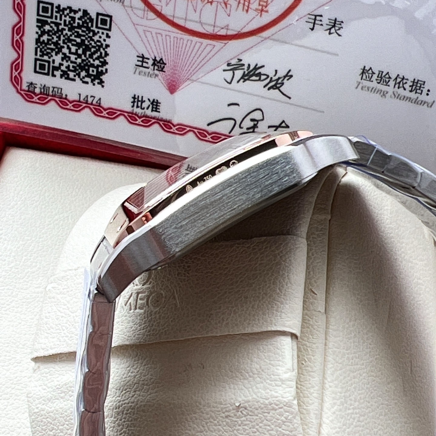 Cartier 戴山度士的女人 从不追赶时间 她定以时间 2026卡地亚新款山度士W2SA0033
