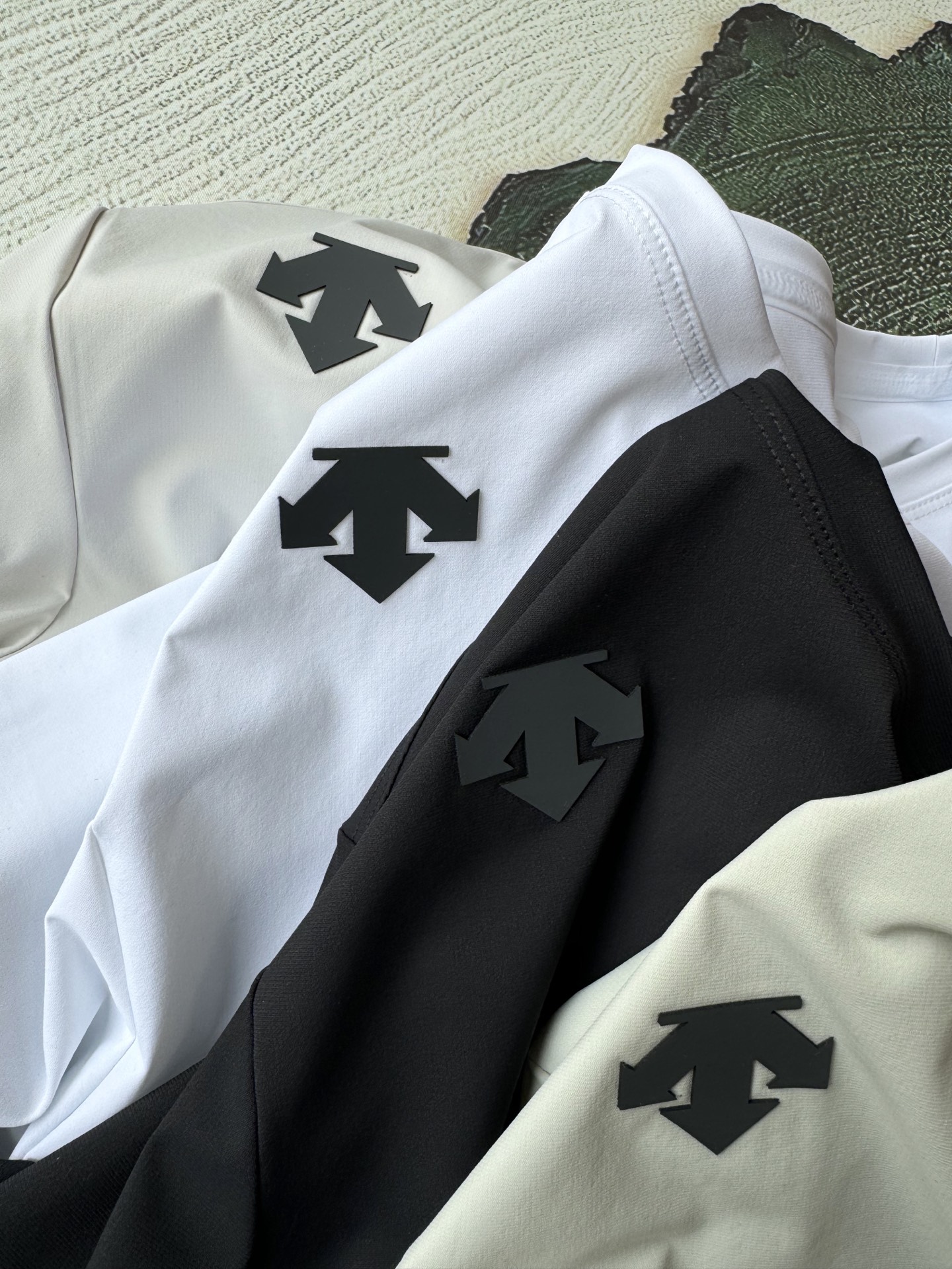 Descente Camiseta Deportiva de Secado Rápido para Hombre - Comodidad y Estilo 6 i1742215962269 2047 0 5