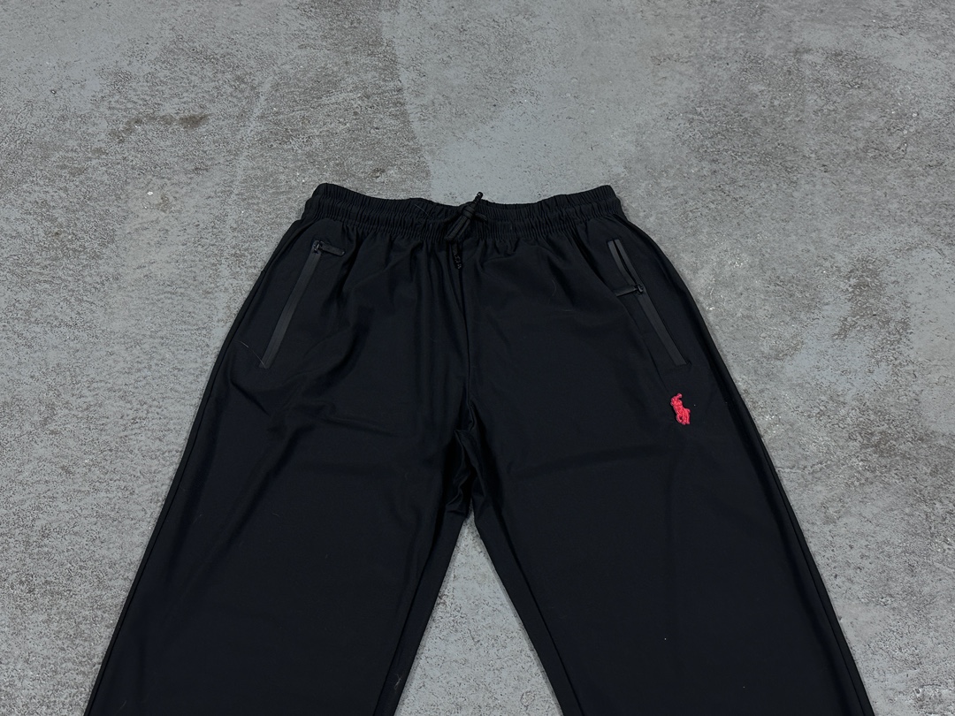 🛒购物价：55💰[轻薄运动训练裤冰丝质感.平价夏日必备单品]库存5000件放心推.高能潮牌冰丝速干卫裤,原标吊牌,冰丝速干裤 L-6XL  夏天必备穿搭 各大网红博主 上身！ 顶级质量！