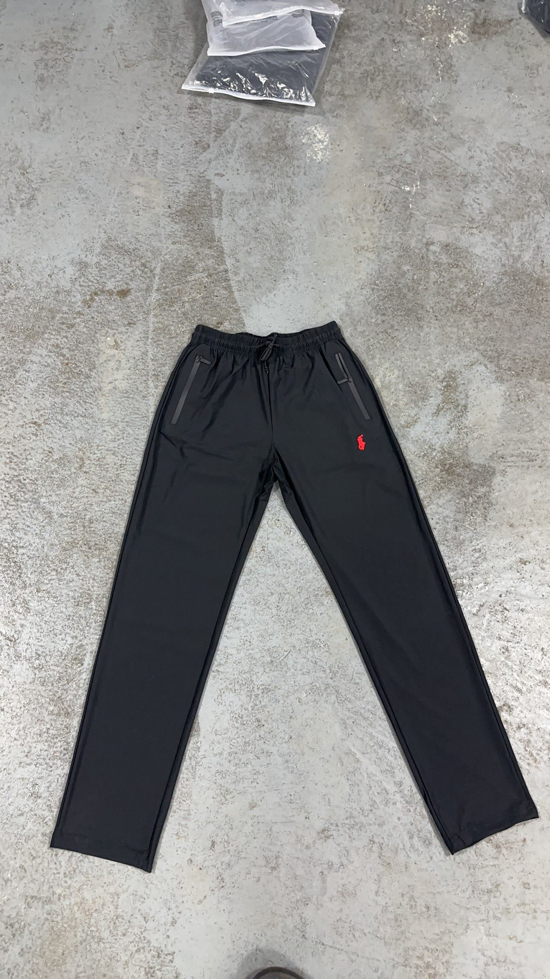🛒购物价：55💰[轻薄运动训练裤冰丝质感.平价夏日必备单品]库存5000件放心推.高能潮牌冰丝速干卫裤,原标吊牌,冰丝速干裤 L-6XL  夏天必备穿搭 各大网红博主 上身！ 顶级质量！
