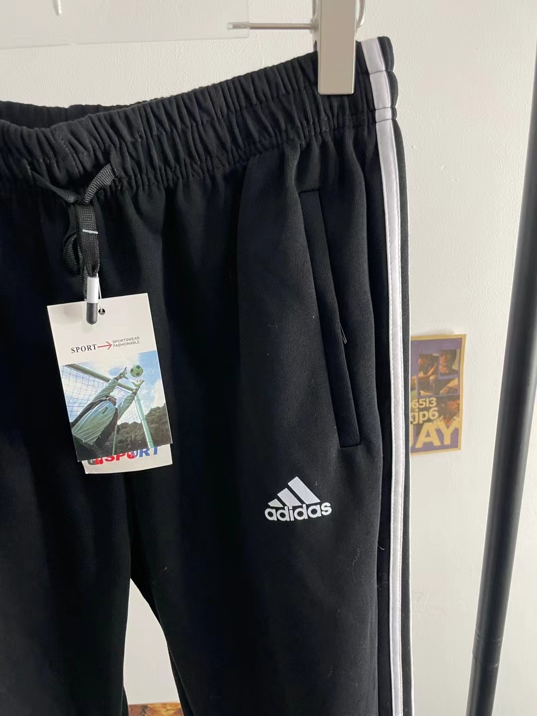 交作业啦
💰53
三杆裤 出货了  冰丝款 和秋款 价格一样 下单备注好即可 没有备注默认 秋款哦  图片就是实拍 图片啥样 收到就是啥样 M-5XL