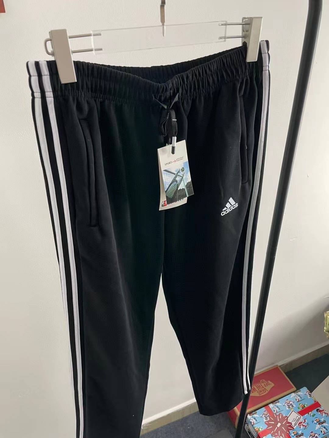 交作业啦
💰53
三杆裤 出货了  冰丝款 和秋款 价格一样 下单备注好即可 没有备注默认 秋款哦  图片就是实拍 图片啥样 收到就是啥样 M-5XL