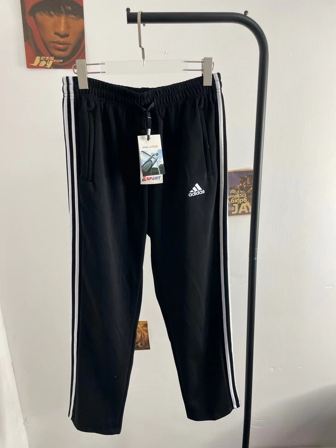 交作业啦
💰53
三杆裤 出货了  冰丝款 和秋款 价格一样 下单备注好即可 没有备注默认 秋款哦  图片就是实拍 图片啥样 收到就是啥样 M-5XL