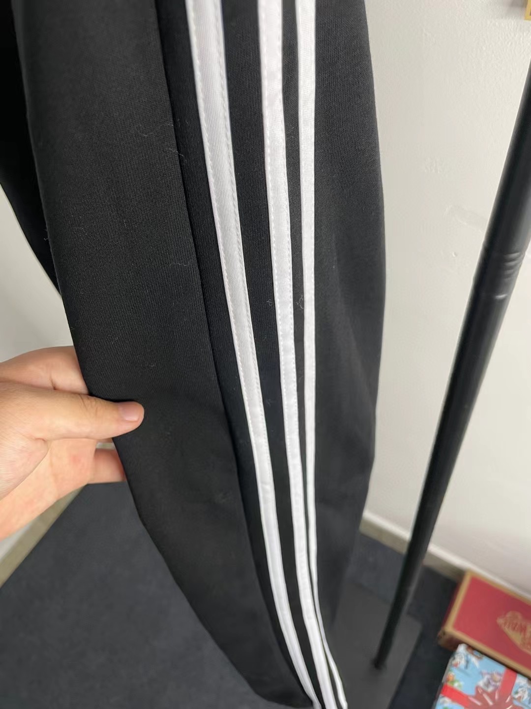 交作业啦
💰53
三杆裤 出货了  冰丝款 和秋款 价格一样 下单备注好即可 没有备注默认 秋款哦  图片就是实拍 图片啥样 收到就是啥样 M-5XL