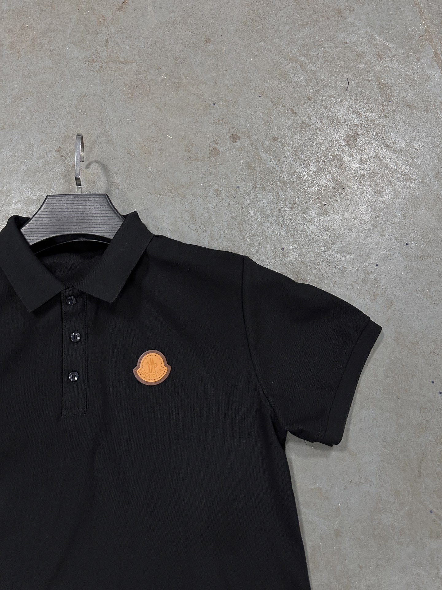 💰41 XJ-供货
供货发货 无过滤实拍  280克珠地棉 商务穿搭 首选polo 前面三个纽扣 双缝线车边 刺绣logo 顶级质量  实拍什么样 收到就是什么样！ M-5XL 