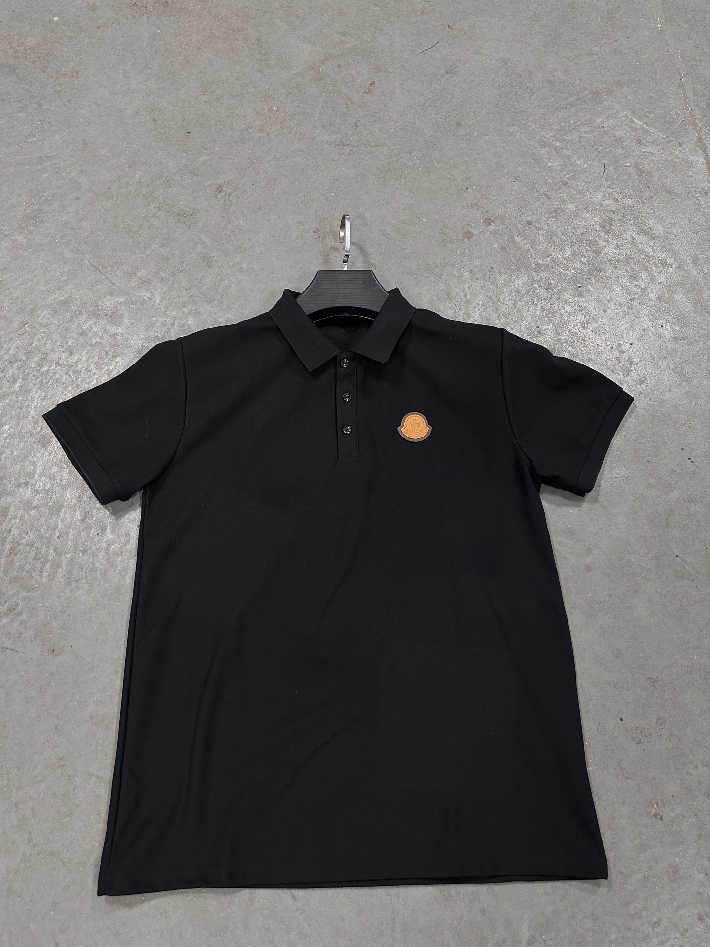 💰41 XJ-供货
供货发货 无过滤实拍  280克珠地棉 商务穿搭 首选polo 前面三个纽扣 双缝线车边 刺绣logo 顶级质量  实拍什么样 收到就是什么样！ M-5XL 