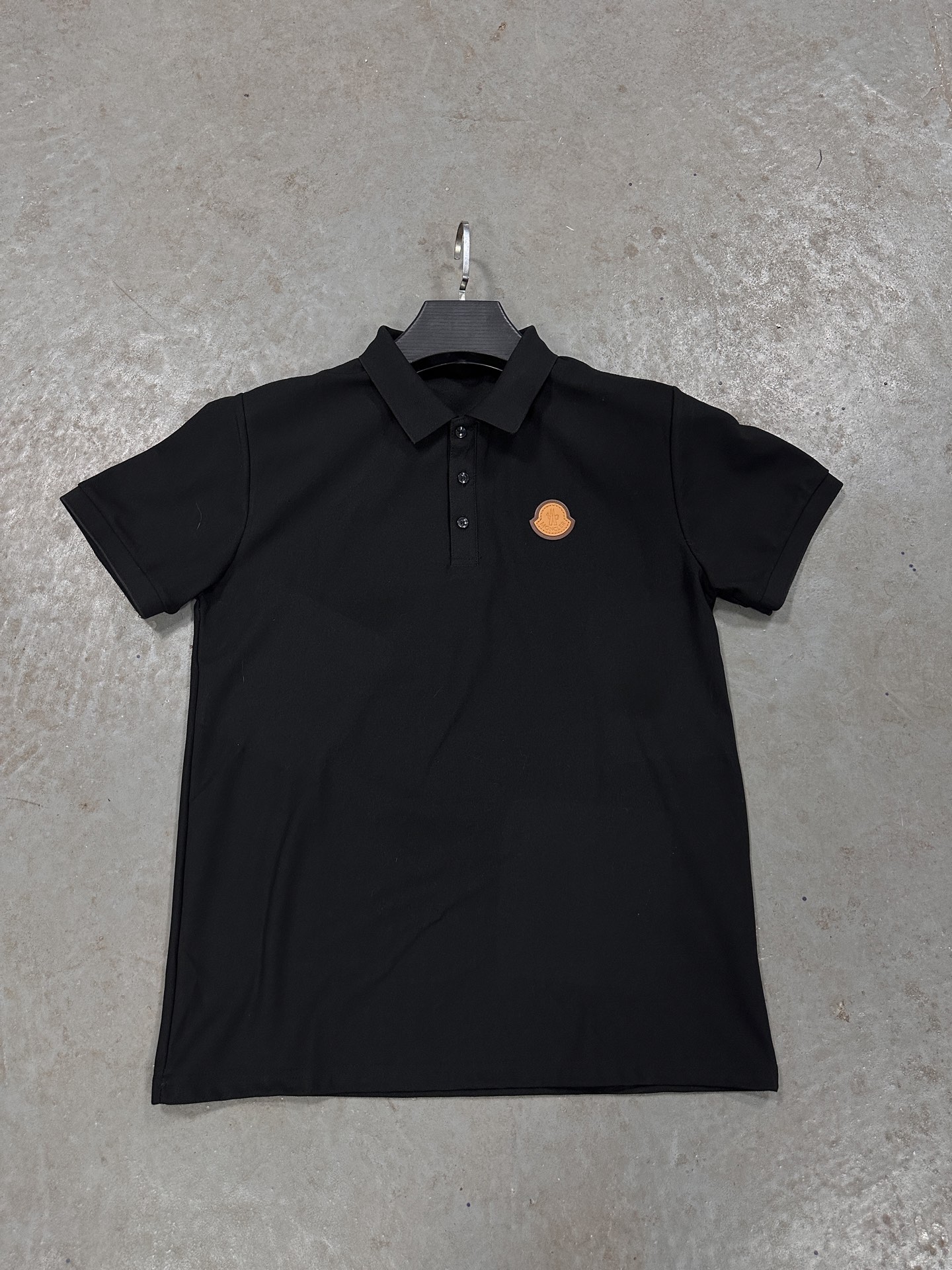 💰41 XJ-供货
供货发货 无过滤实拍  280克珠地棉 商务穿搭 首选polo 前面三个纽扣 双缝线车边 刺绣logo 顶级质量  实拍什么样 收到就是什么样！ M-5XL 