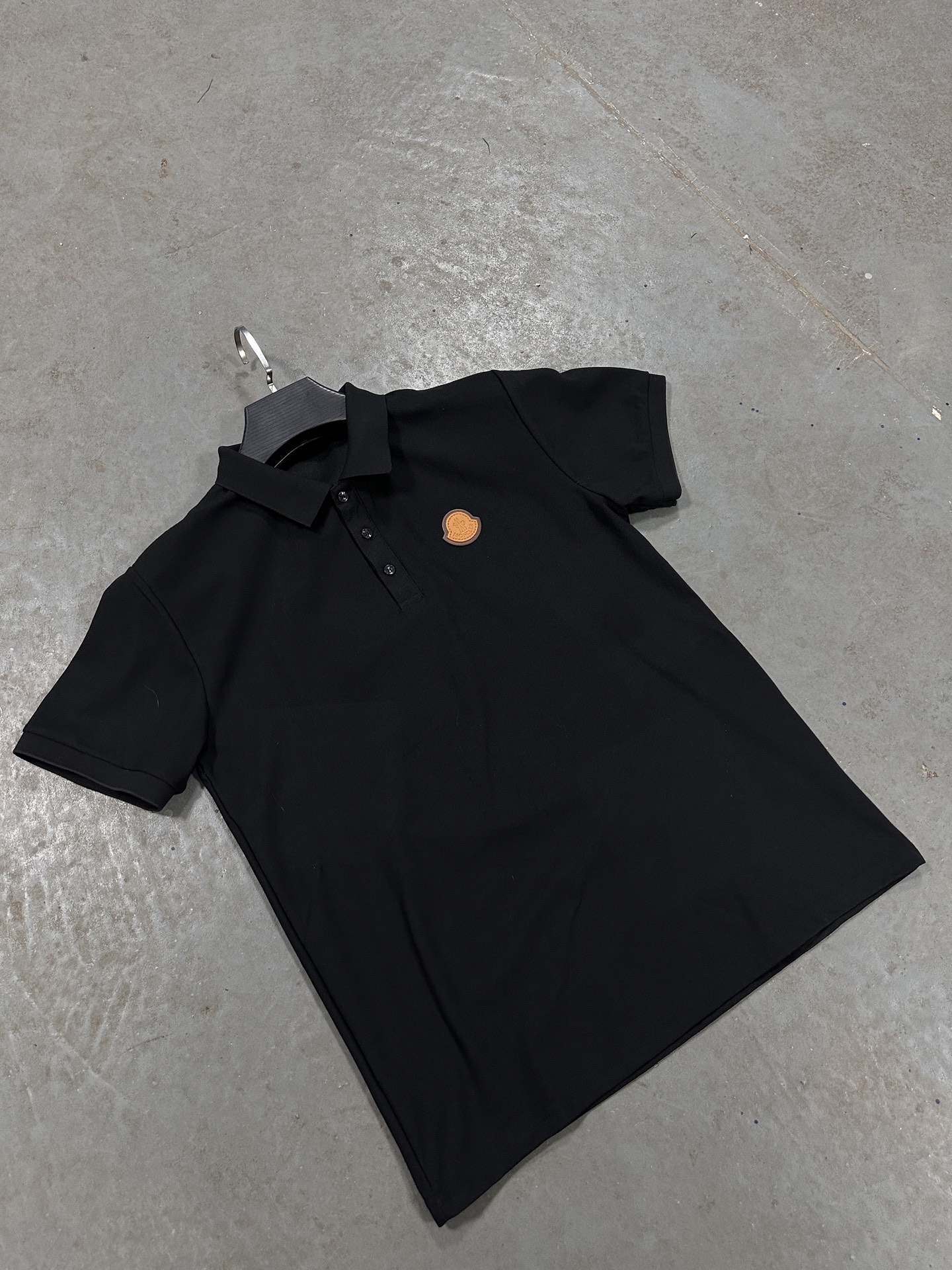 💰41 XJ-供货
供货发货 无过滤实拍  280克珠地棉 商务穿搭 首选polo 前面三个纽扣 双缝线车边 刺绣logo 顶级质量  实拍什么样 收到就是什么样！ M-5XL 