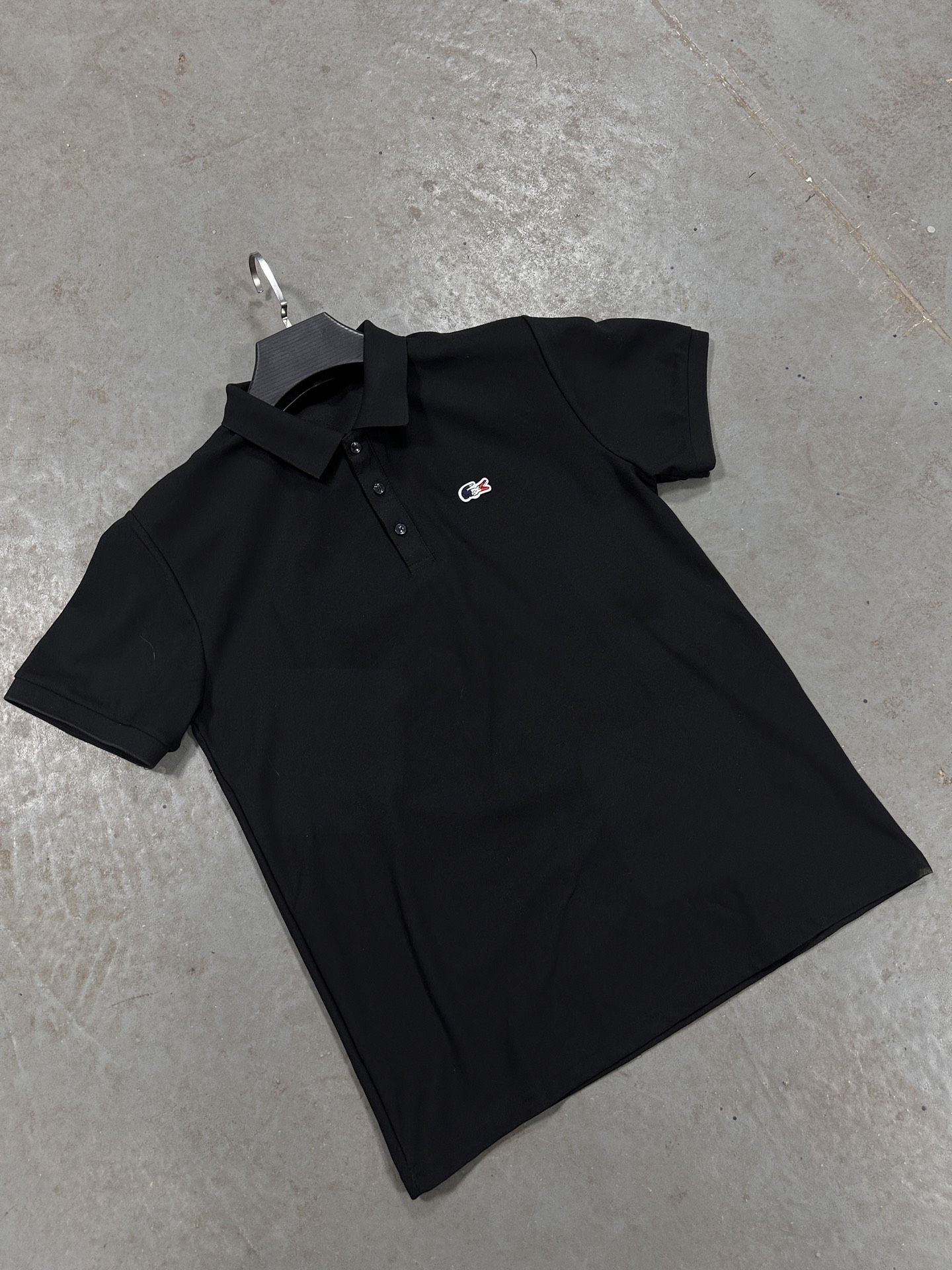 💰41 XJ-供货
供货发货 无过滤实拍  280克珠地棉 商务穿搭 首选polo 前面三个纽扣 双缝线车边 刺绣logo 顶级质量  实拍什么样 收到就是什么样！ M-5XL 