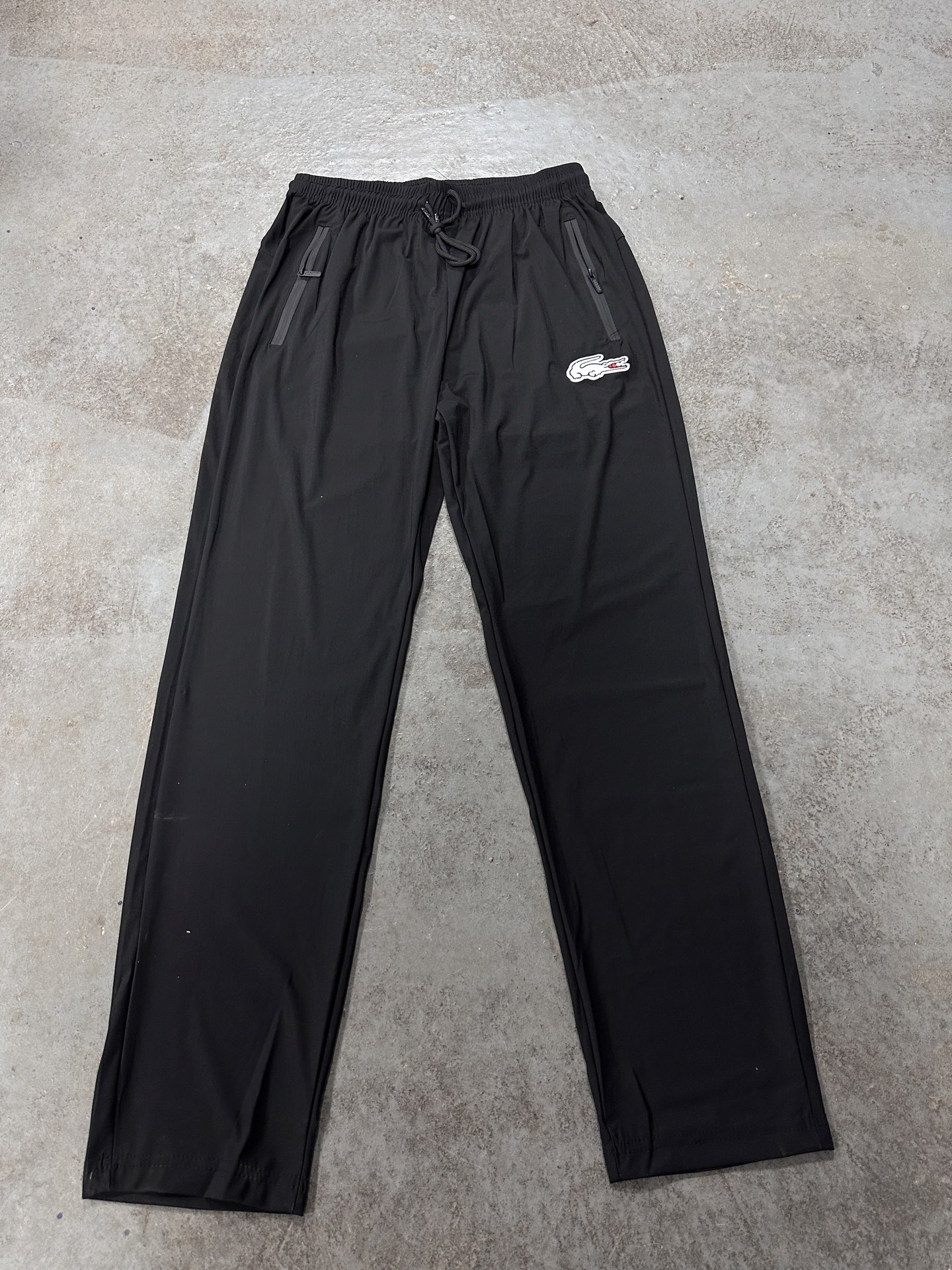 🛒购物价：55💰[轻薄运动训练裤冰丝质感.平价夏日必备单品]库存5000件放心推.高能潮牌冰丝速干卫裤,原标吊牌,冰丝速干裤 L-6XL  夏天必备穿搭 各大网红博主 上身！ 顶级质量！