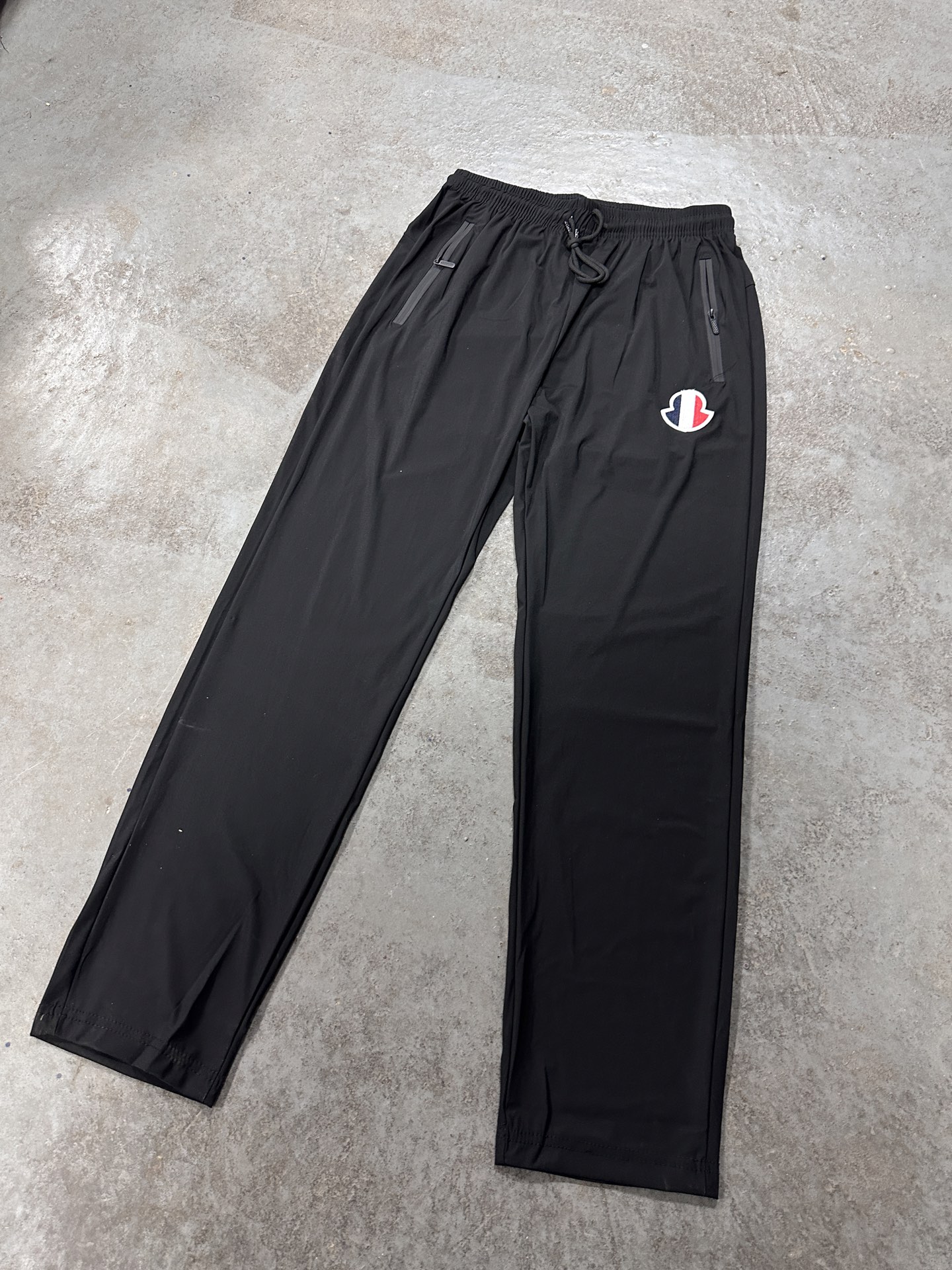 🛒购物价：55💰[轻薄运动训练裤冰丝质感.平价夏日必备单品]库存5000件放心推.高能潮牌冰丝速干卫裤,原标吊牌,冰丝速干裤 L-6XL  夏天必备穿搭 各大网红博主 上身！ 顶级质量！