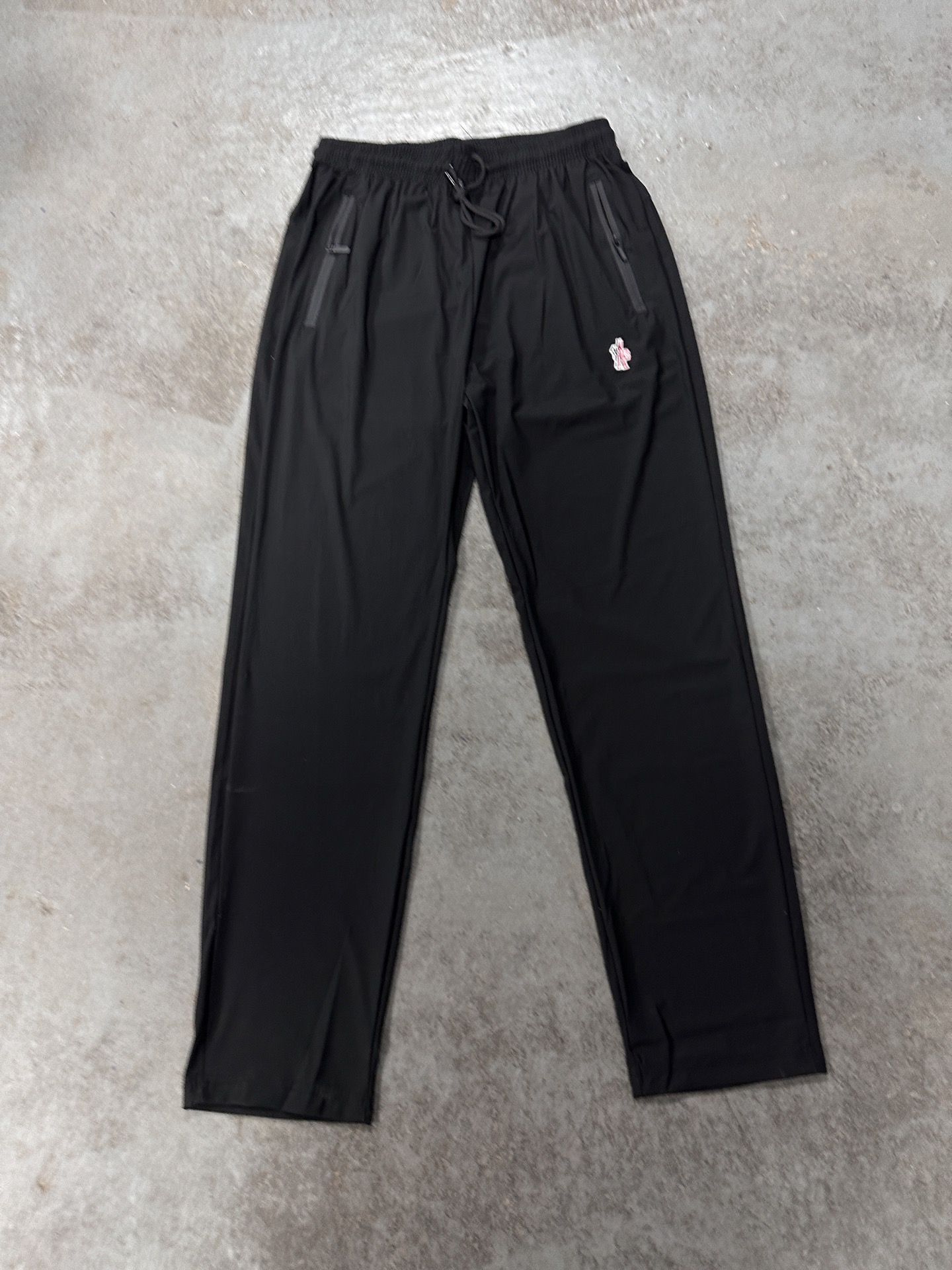 🛒购物价：55💰[轻薄运动训练裤冰丝质感.平价夏日必备单品]库存5000件放心推.高能潮牌冰丝速干卫裤,原标吊牌,冰丝速干裤 L-6XL  夏天必备穿搭 各大网红博主 上身！ 顶级质量！