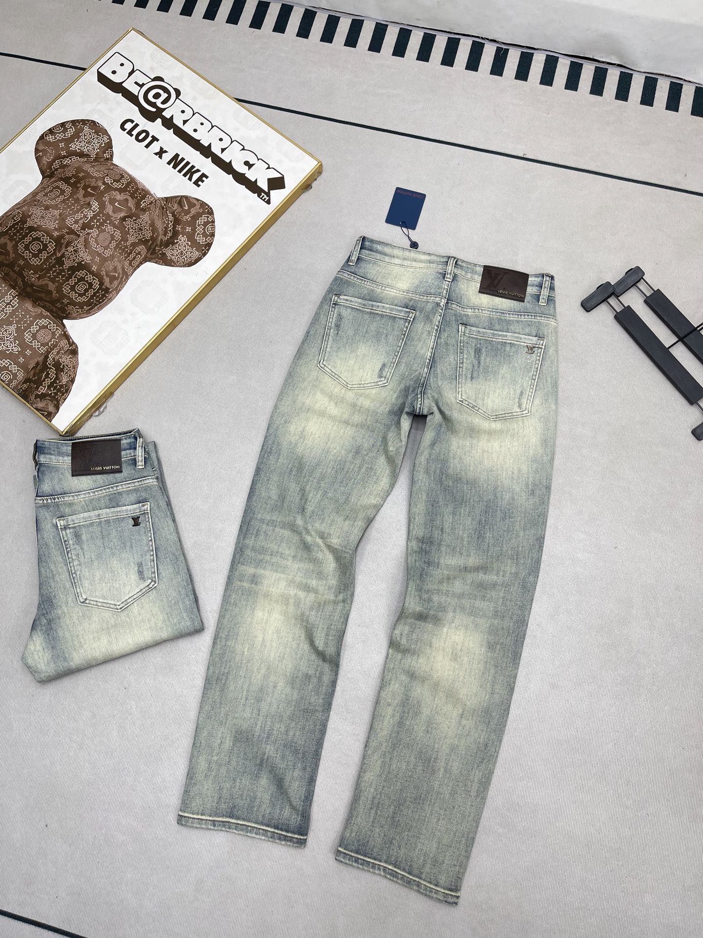 Alternative view of Louis Vuitton Jeans 03816