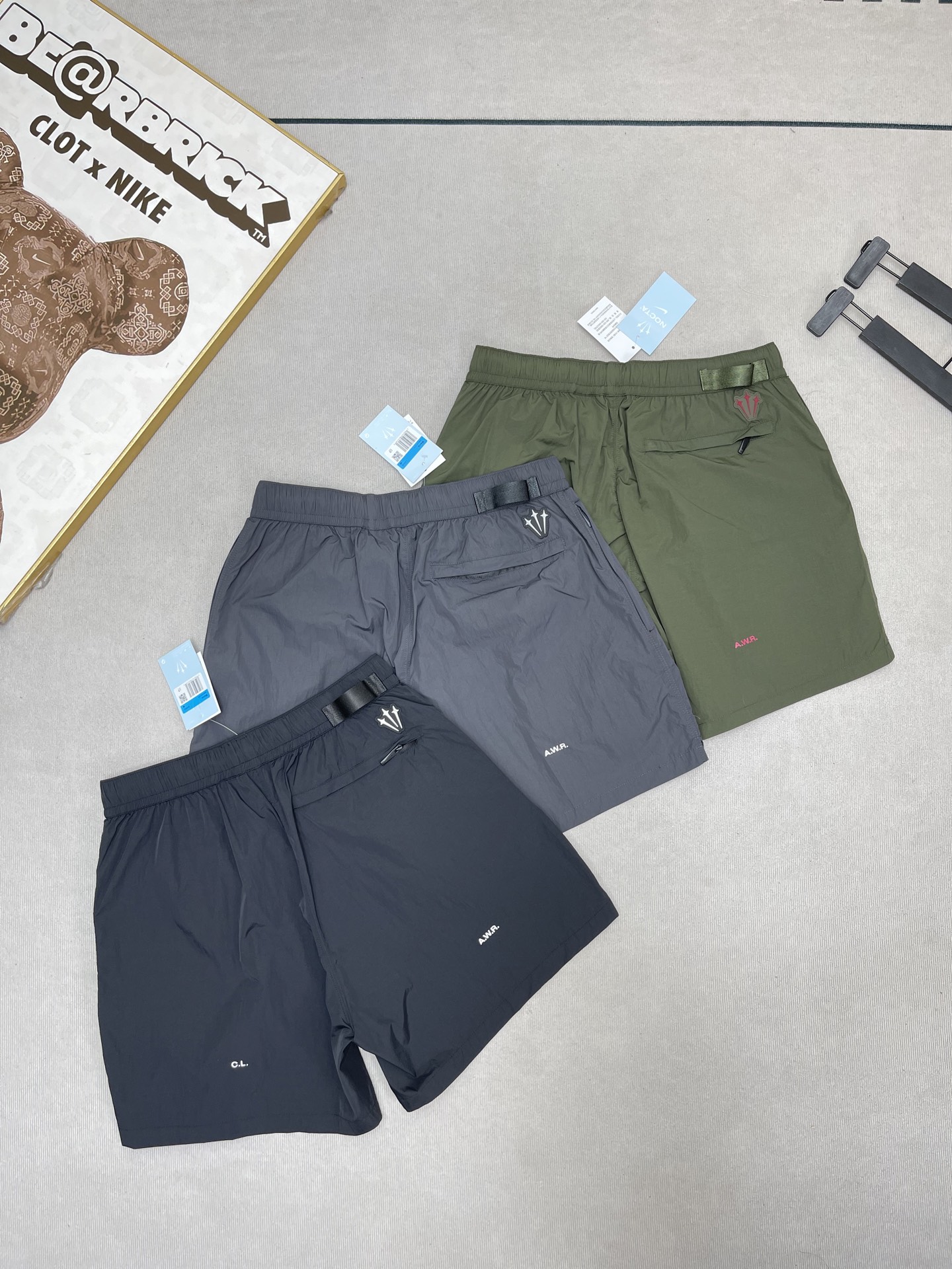 Alternative view of Shorts 03832