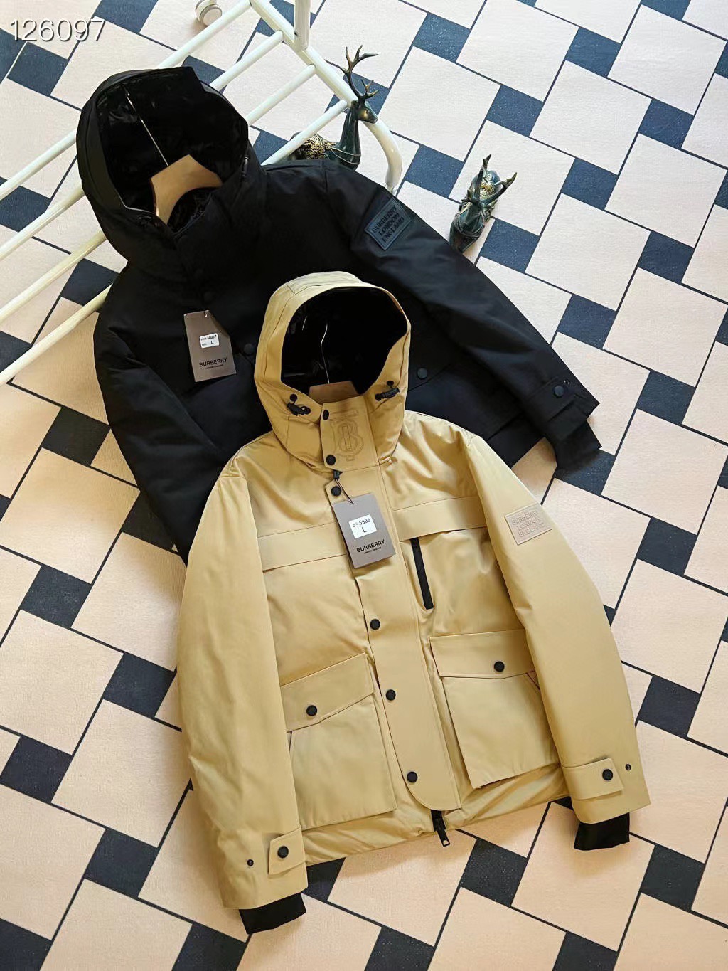 NO:597208,New arrivals [Real Photos] Top version [Goose Down Jacket] /BBR Winter new high-end customization Workwear large pockets short hooded couple winter goose down down jacket Burberry Parker Workwear Latest series Functional workwear with multiple pockets for both business and leisure Imported polyester fiber fabric is wind-resistant and water-repellent 90 fill power of goose down is very good for warmth!  Windproof placket Cargo pockets on both sides Adjustable windproof cuffs Adjustable hem Filling: 90 goose down Color black/khaki Size M-3XL Size ML  Sleeve length 61 62 6364 65,,down jacket,hats,alexander wang19860909新款上新【实拍图】 顶级版本【鹅绒羽绒服】 /BBR 冬季新款高端定制 工装大口袋短款连帽情侣冬季鹅绒羽绒服博柏利派克服工装 最新系列 机能工装多口袋兼顾商务休闲 进口聚酯纤维面 料抗风耐造防泼水 90鹅绒蓬松度保暖性能都很不错！ 防风门襟门襟两侧工装口袋 可调节防风袖口下摆可调节 填充物:90鹅绒 颜色黑色/卡其色 尺码M-3XL 尺码 ML XL 2XL 3XL 衣长 70 72 74 76 78 胸围114 118 122 126 130 肩宽 49 50 51 52 53 袖长 61 62 6364 65,,down jacket,hats,alexander wang,Men's clothing